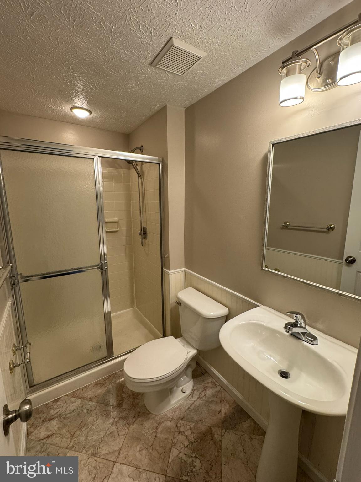 HILLCREST ORCHARDS - Residential Lease