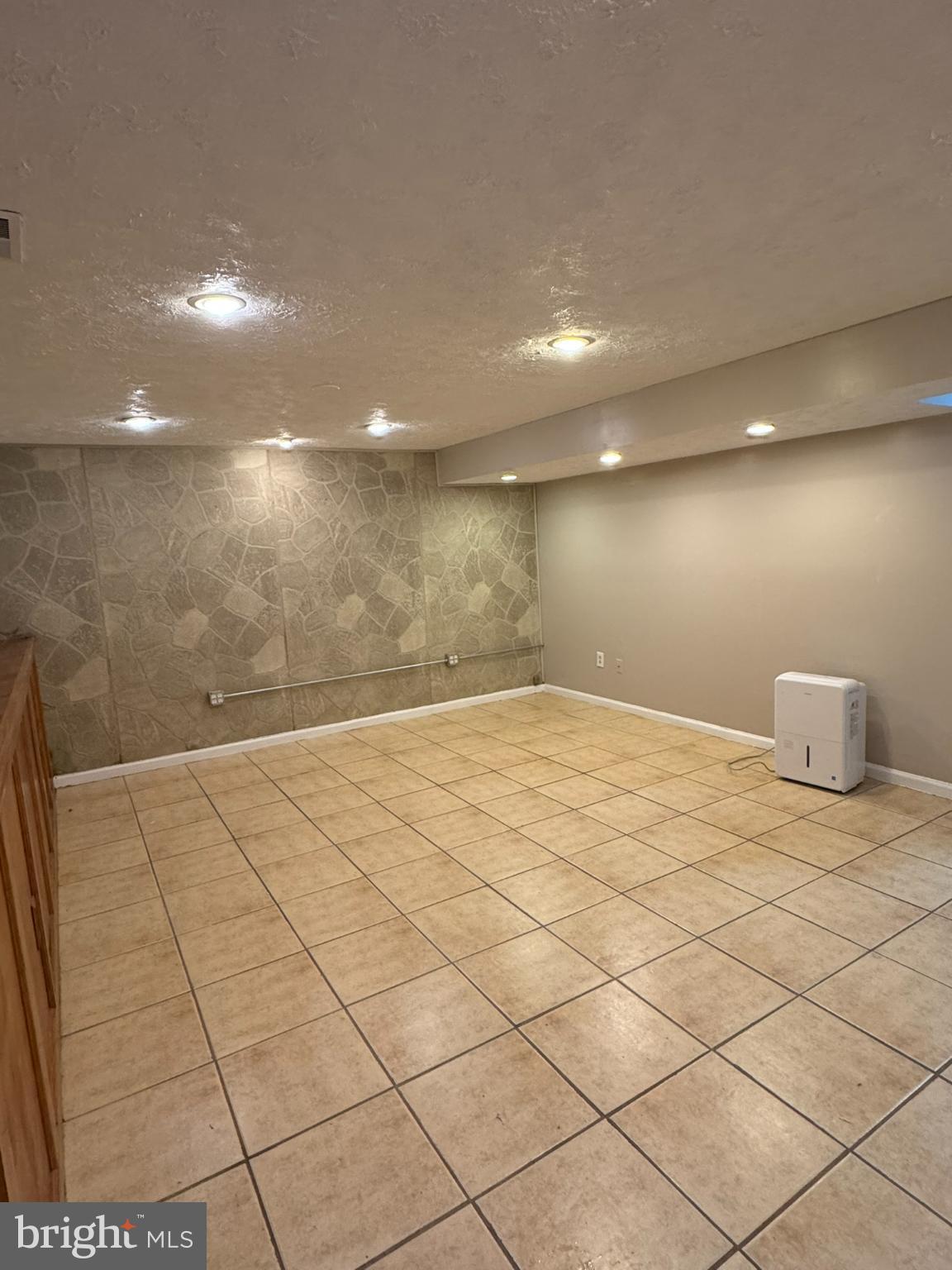 HILLCREST ORCHARDS - Residential Lease