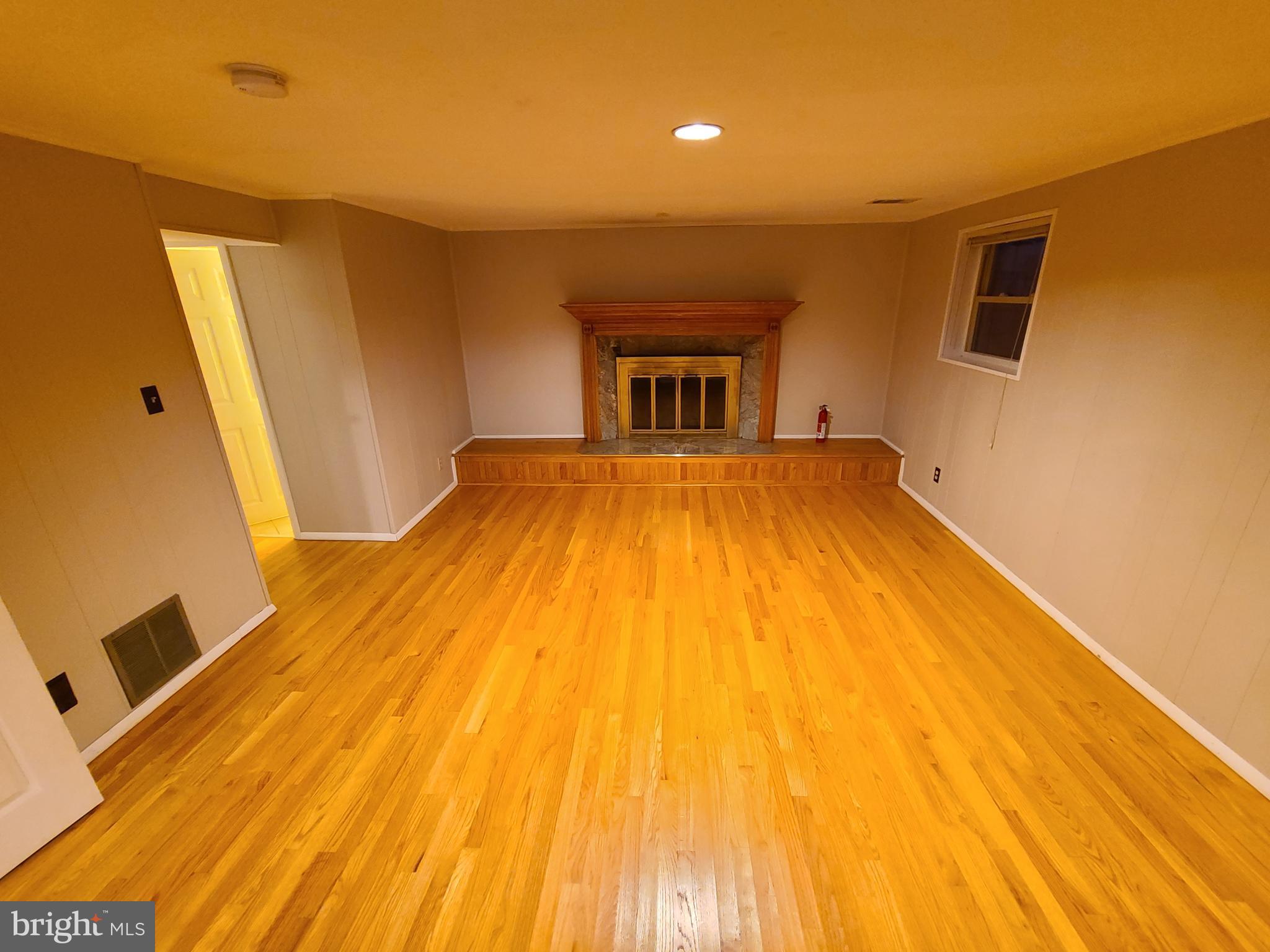 HUNGERFORD - Residential Lease