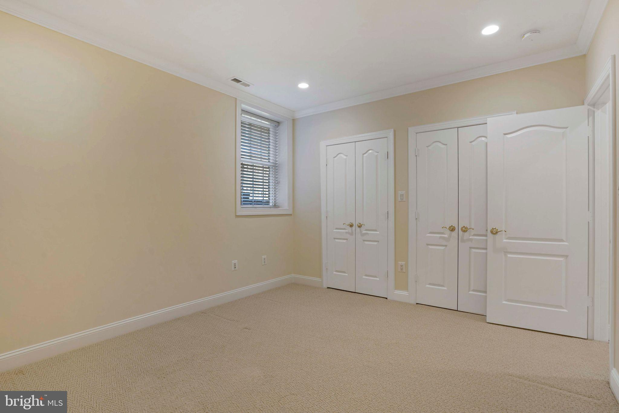 TARA MANOR - Residential