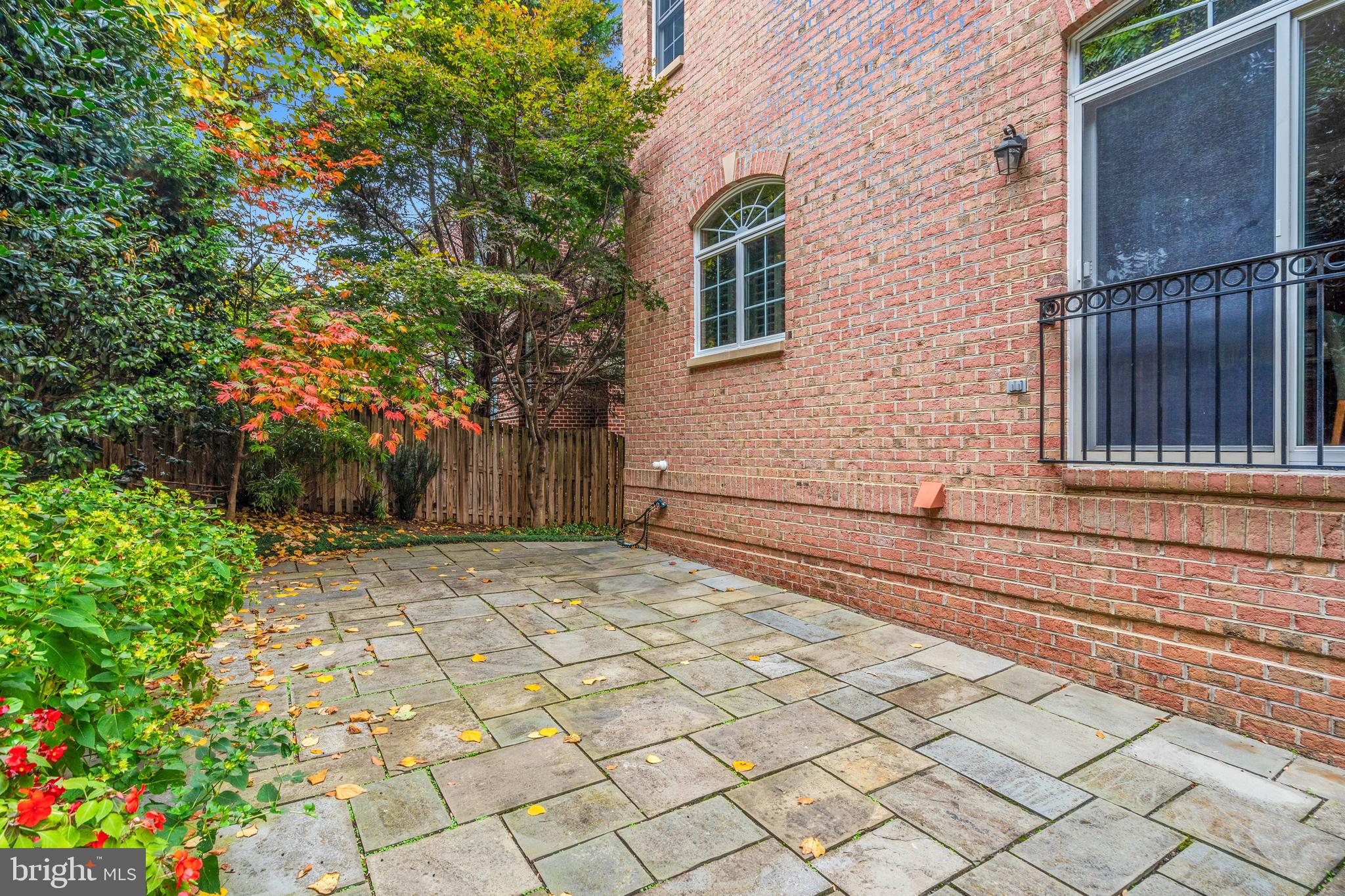 TARA MANOR - Residential