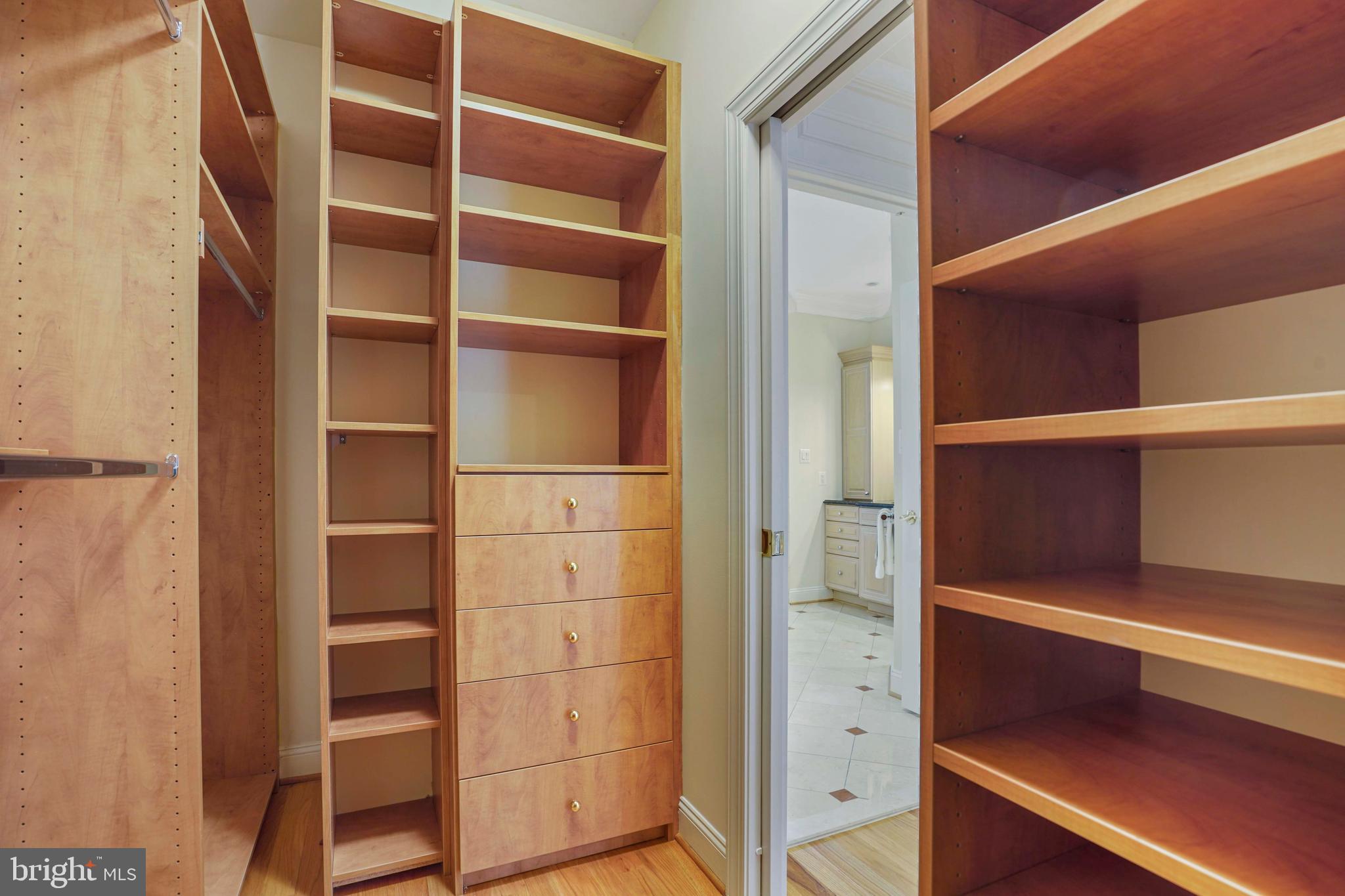 TARA MANOR - Residential