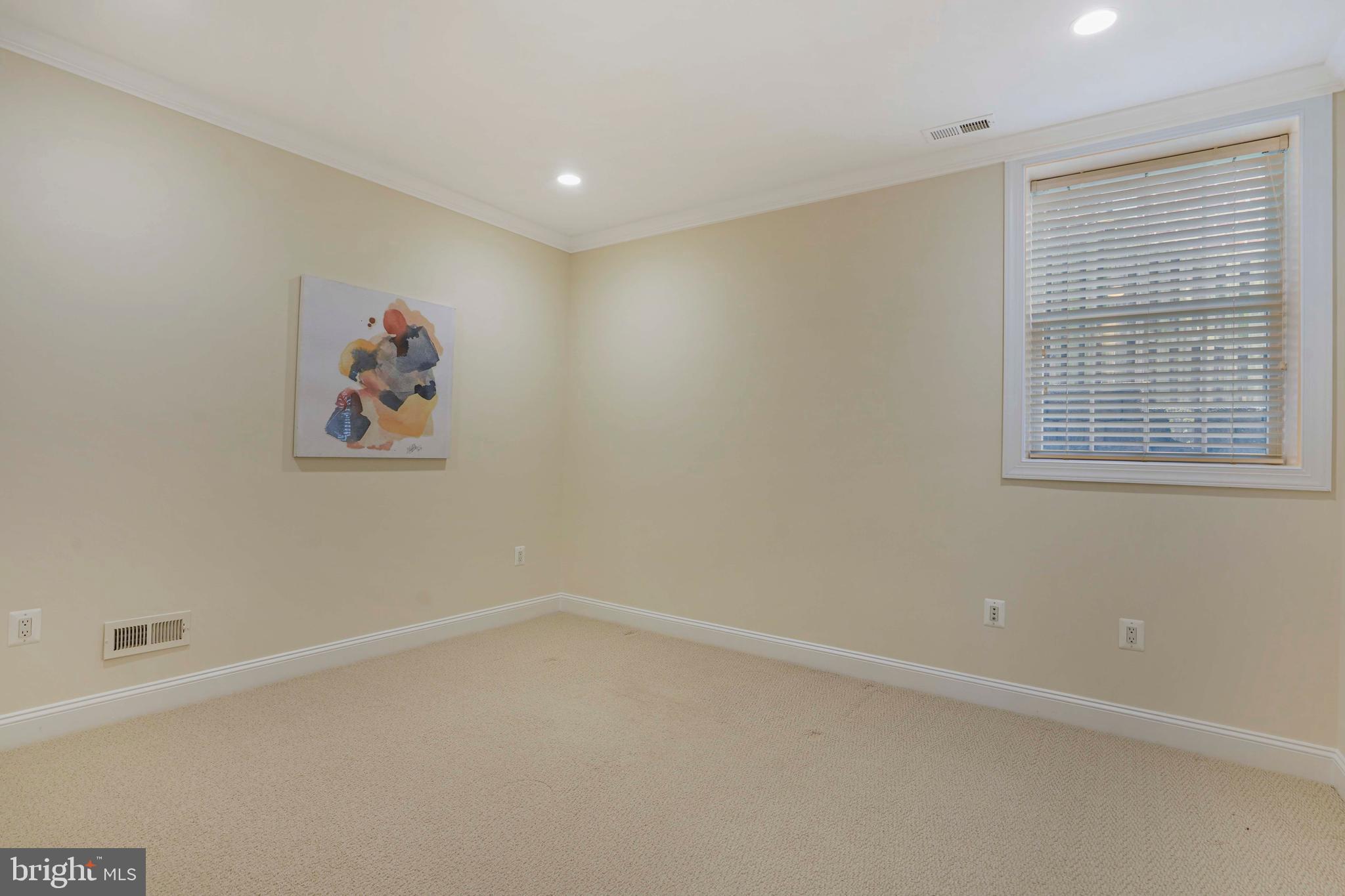 TARA MANOR - Residential