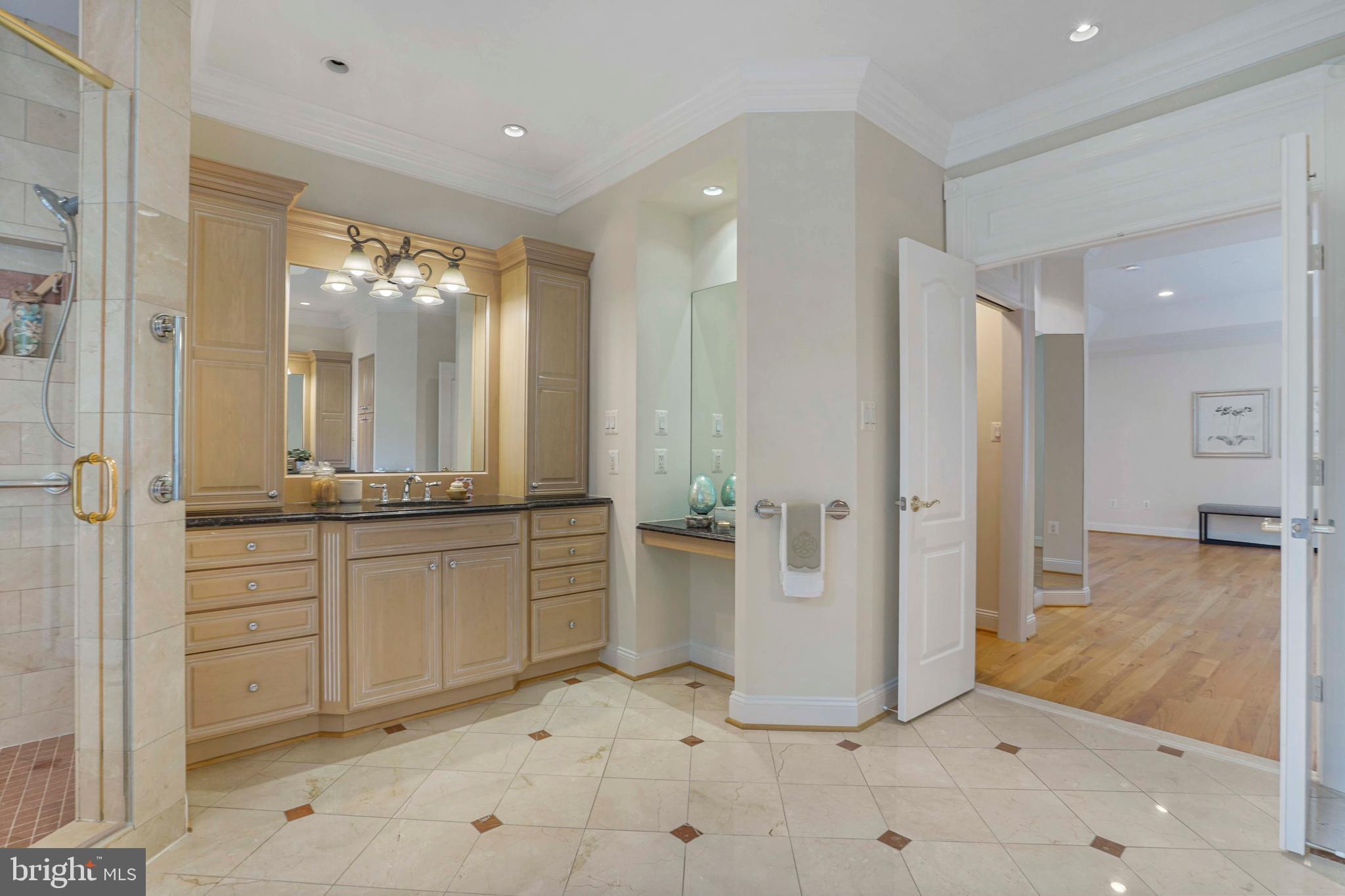 TARA MANOR - Residential