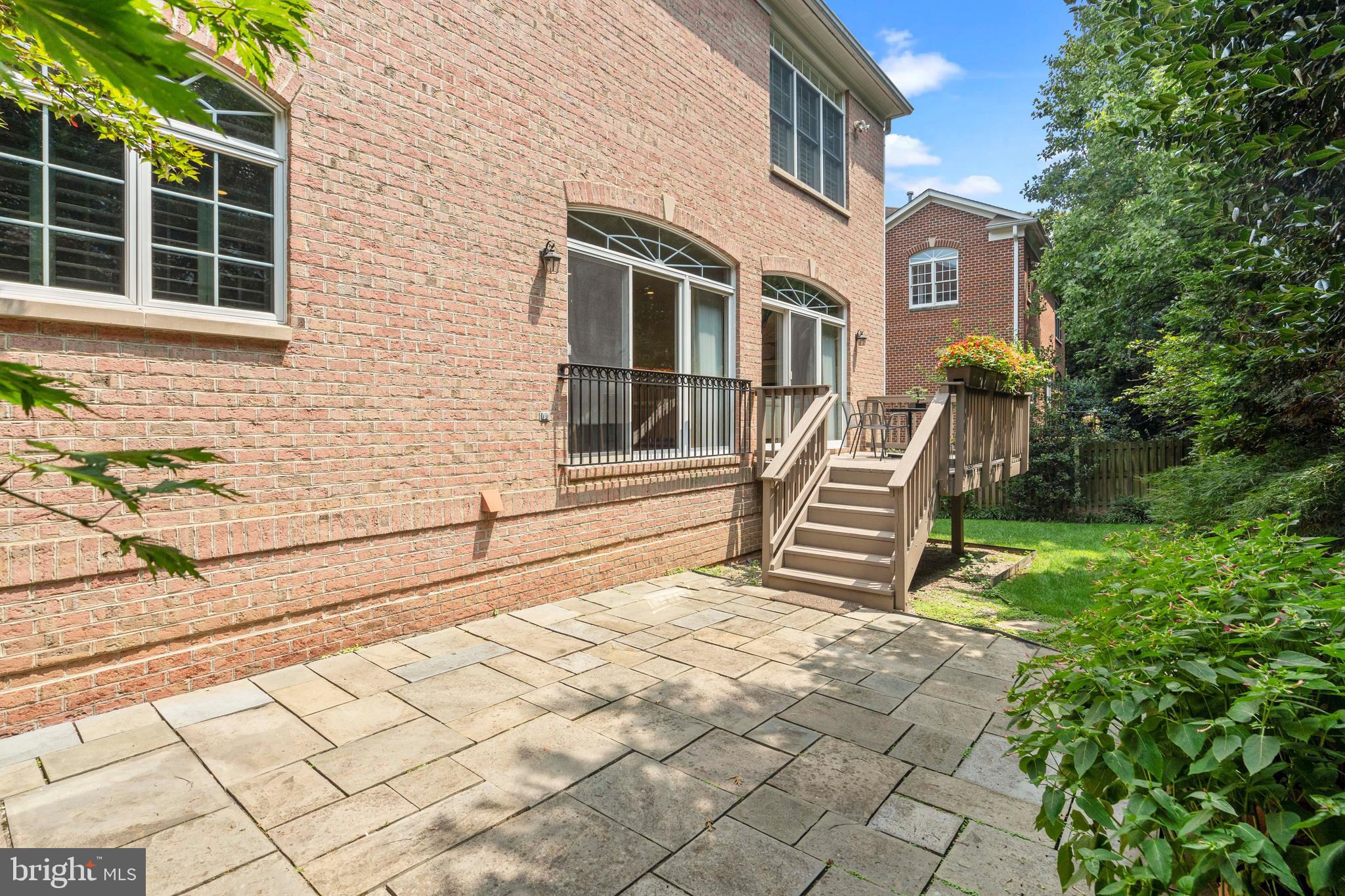 TARA MANOR - Residential