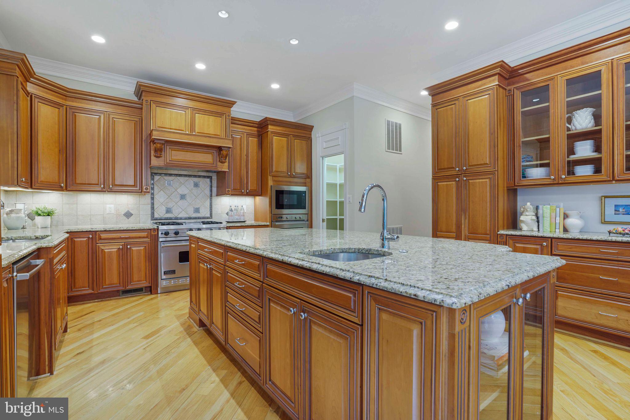 TARA MANOR - Residential