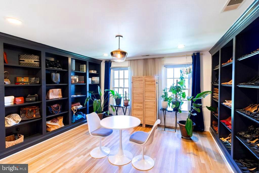 LAKE MANASSAS - Residential