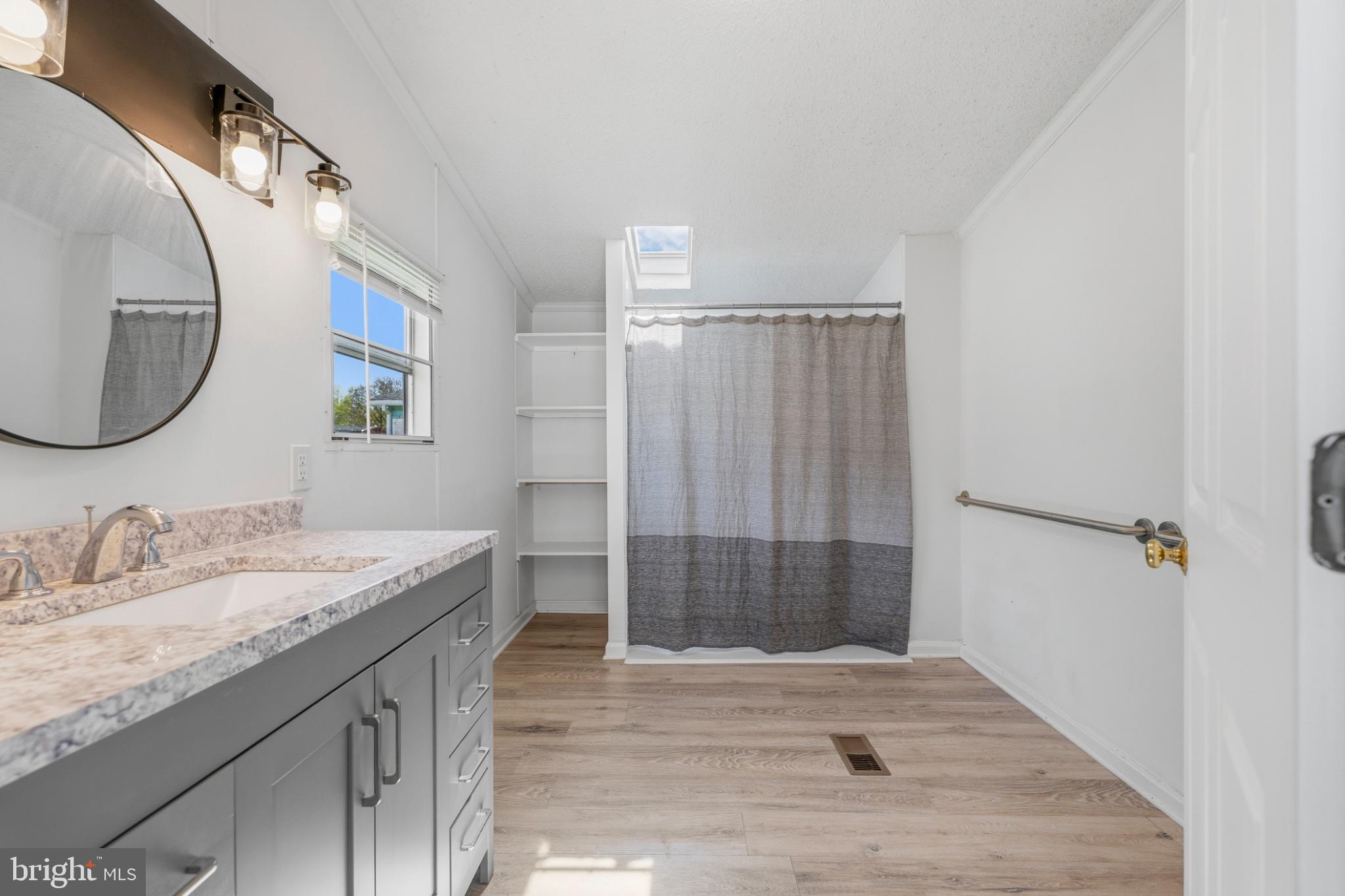 BUSH RIVER MANOR - Residential