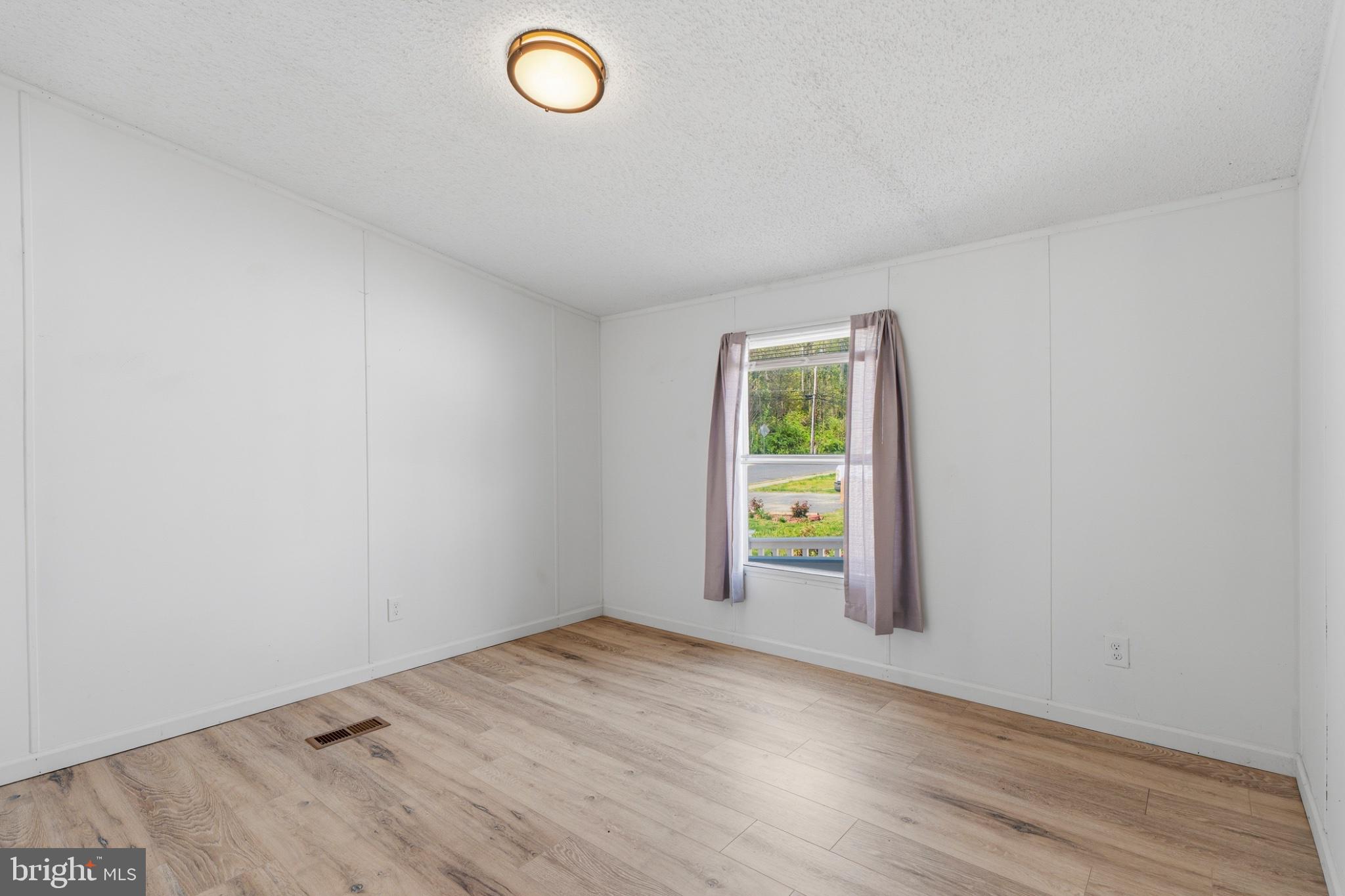 BUSH RIVER MANOR - Residential