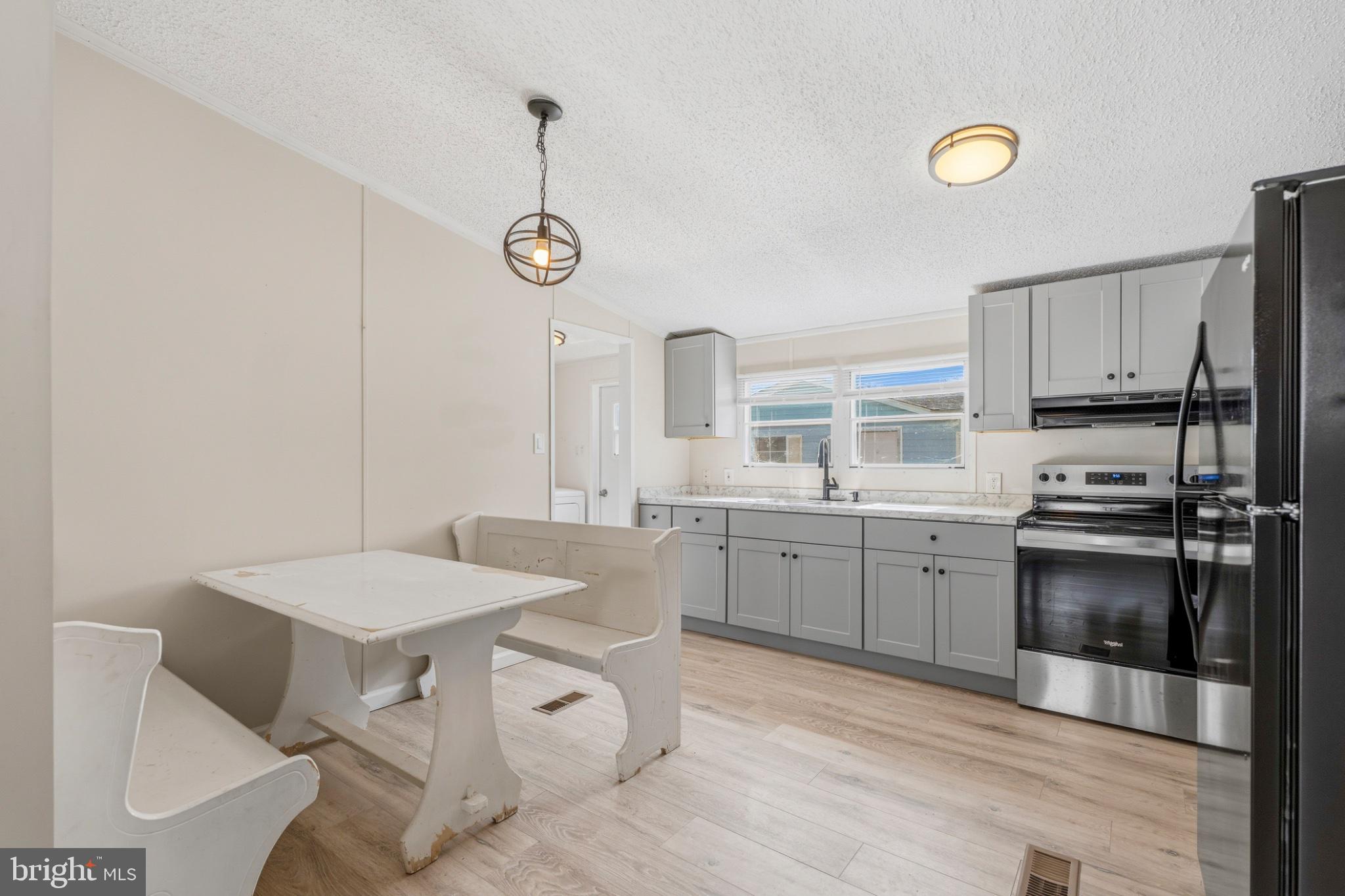 BUSH RIVER MANOR - Residential