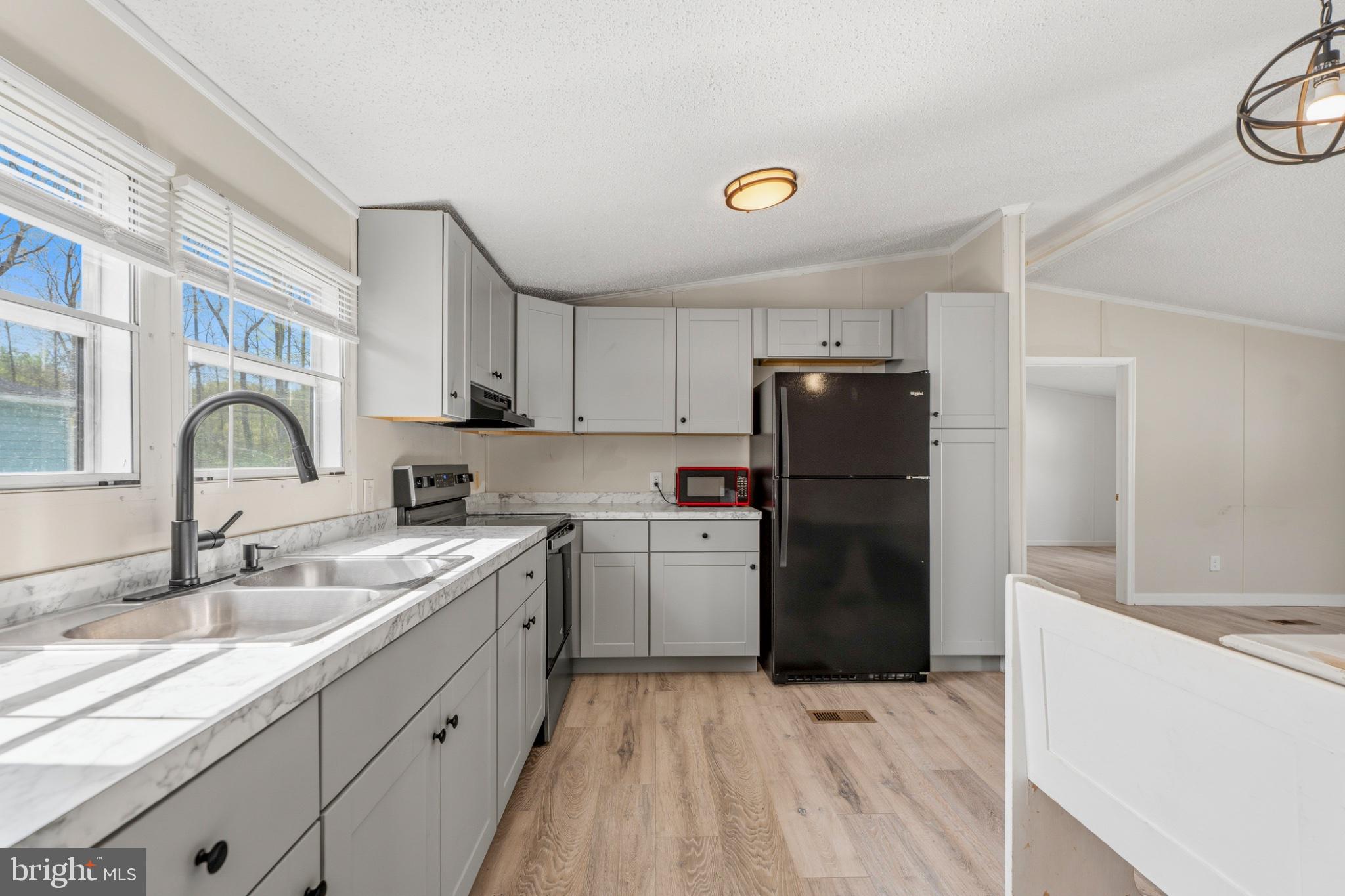 BUSH RIVER MANOR - Residential