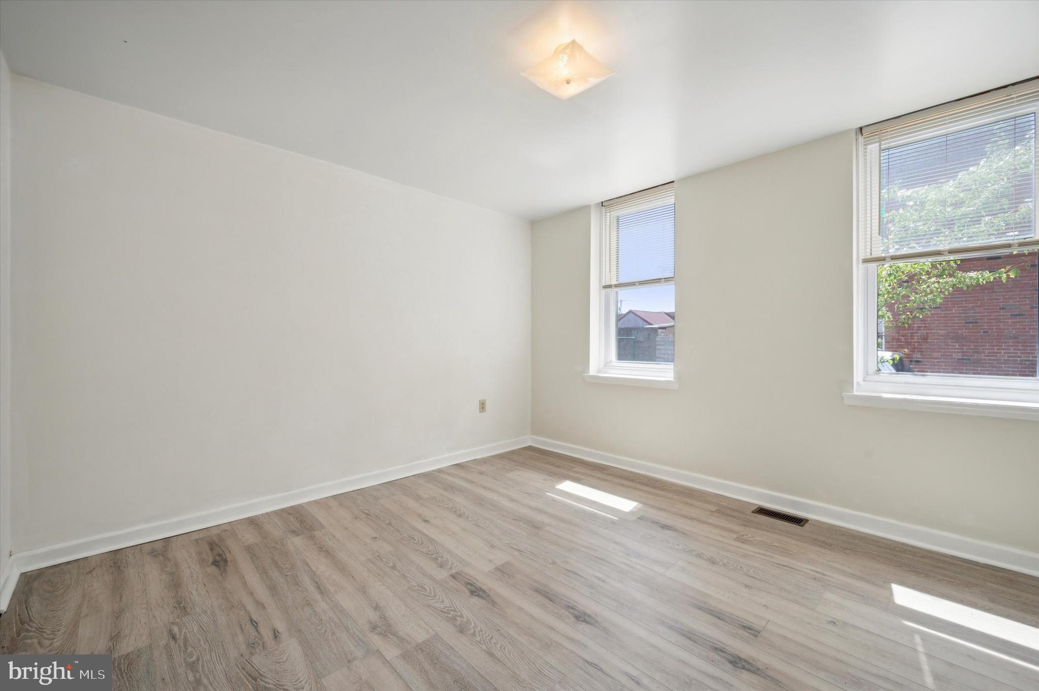 PORT RICHMOND - Residential Income
