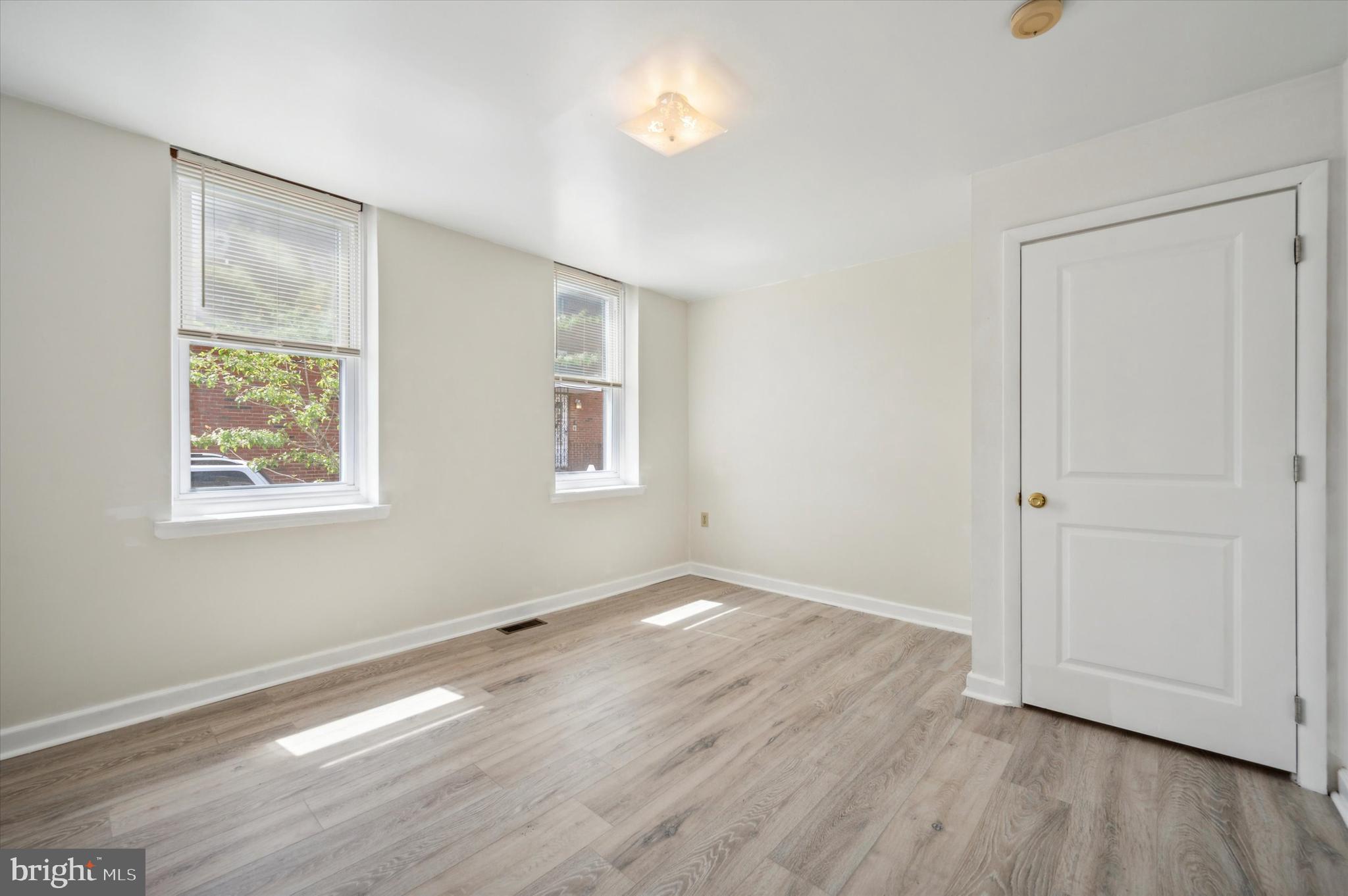 PORT RICHMOND - Residential Income