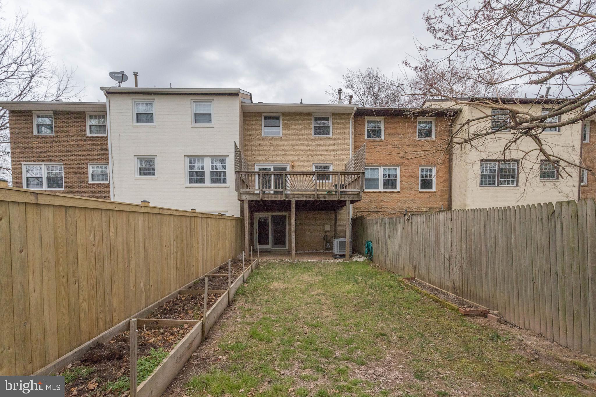 LONDON TOWNE - Residential