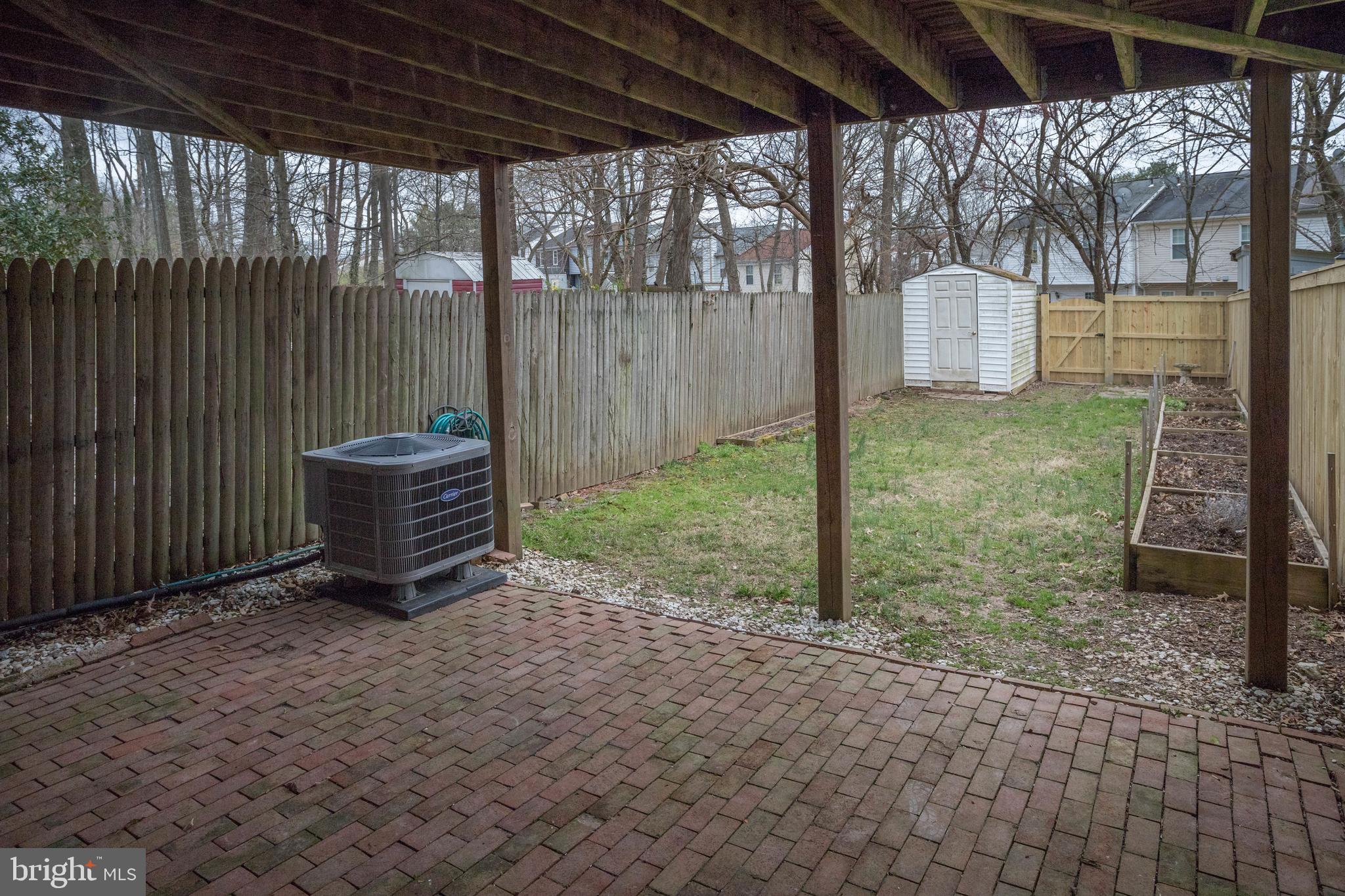 LONDON TOWNE - Residential