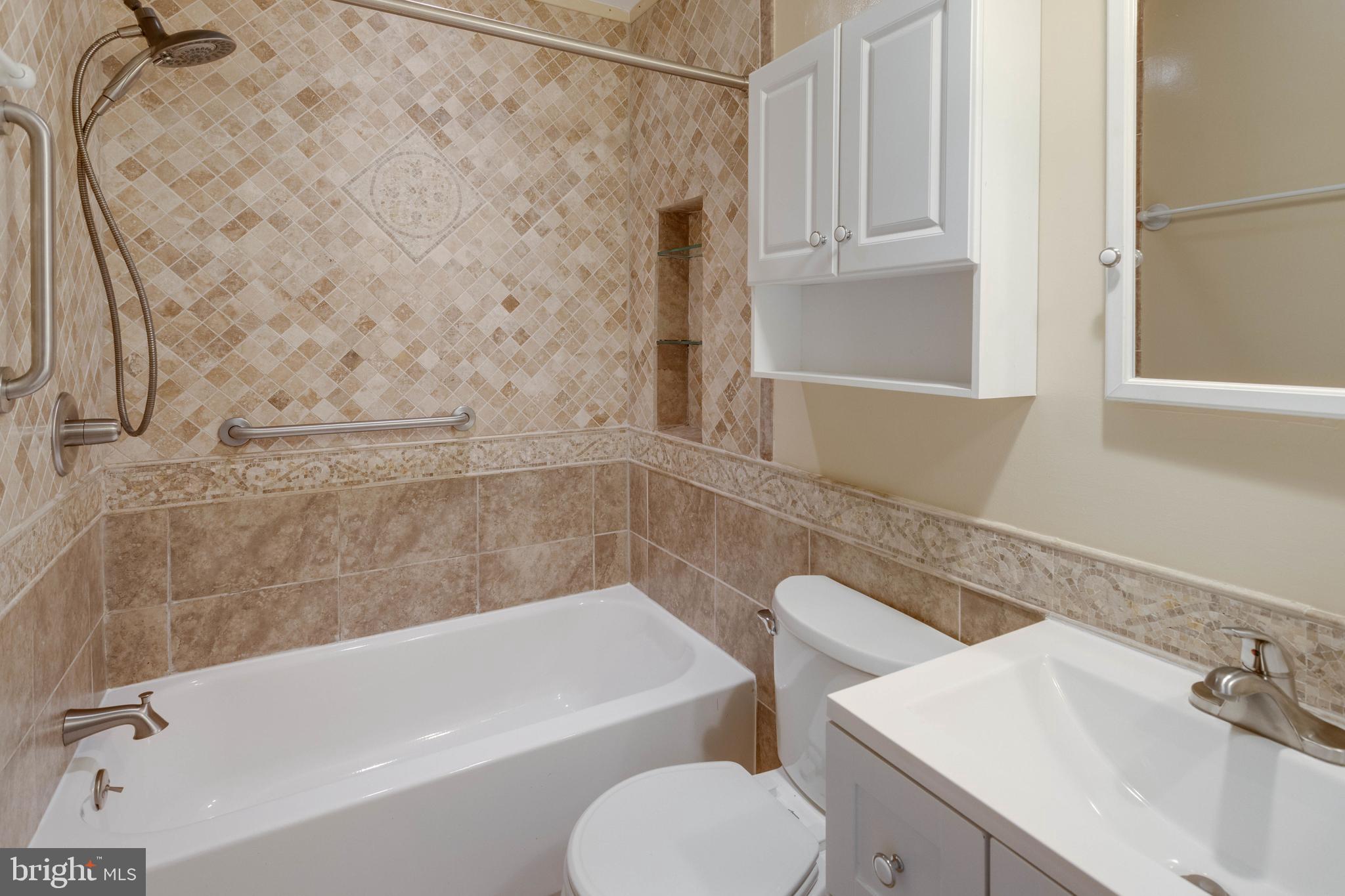 LONDON TOWNE - Residential