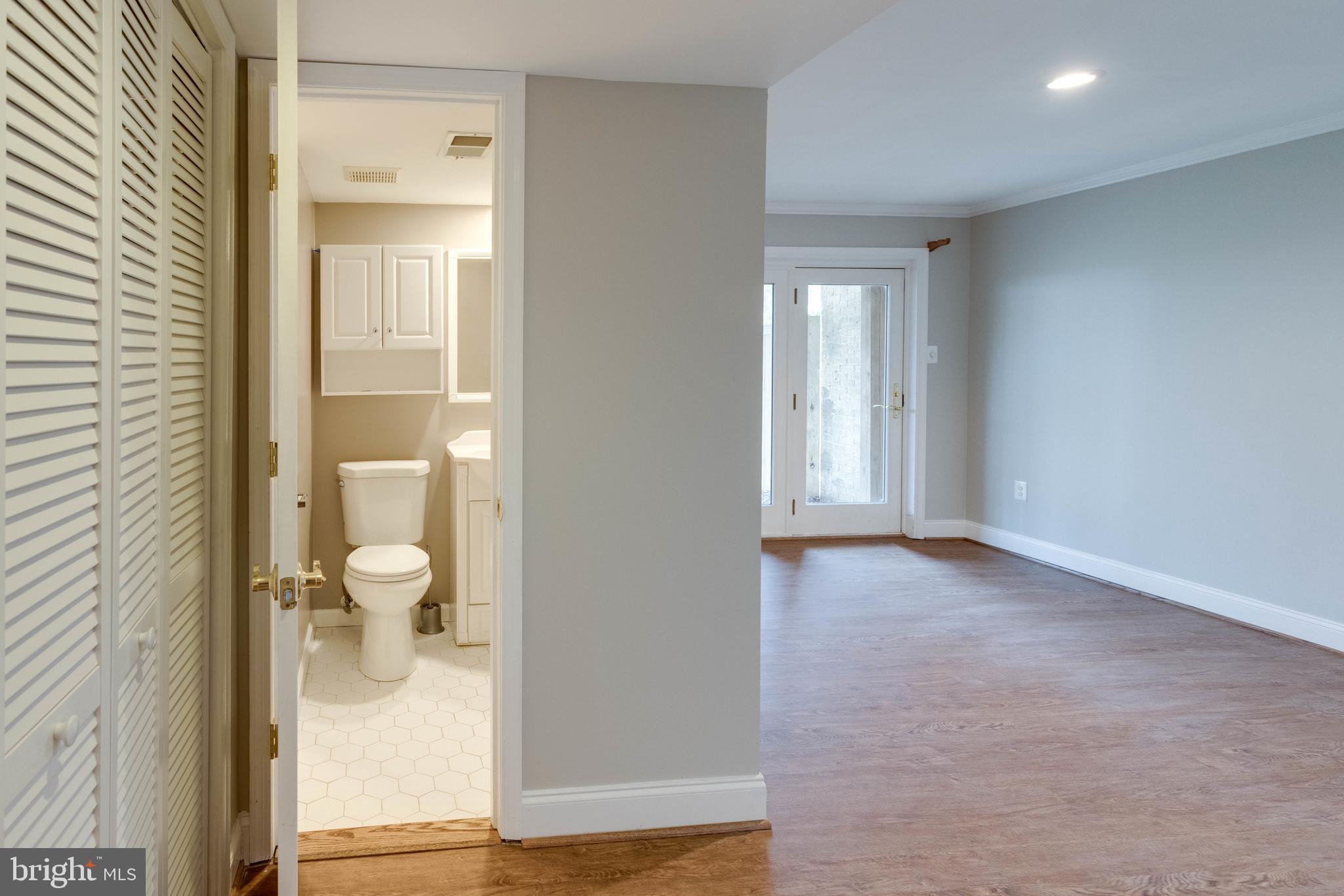 LONDON TOWNE - Residential