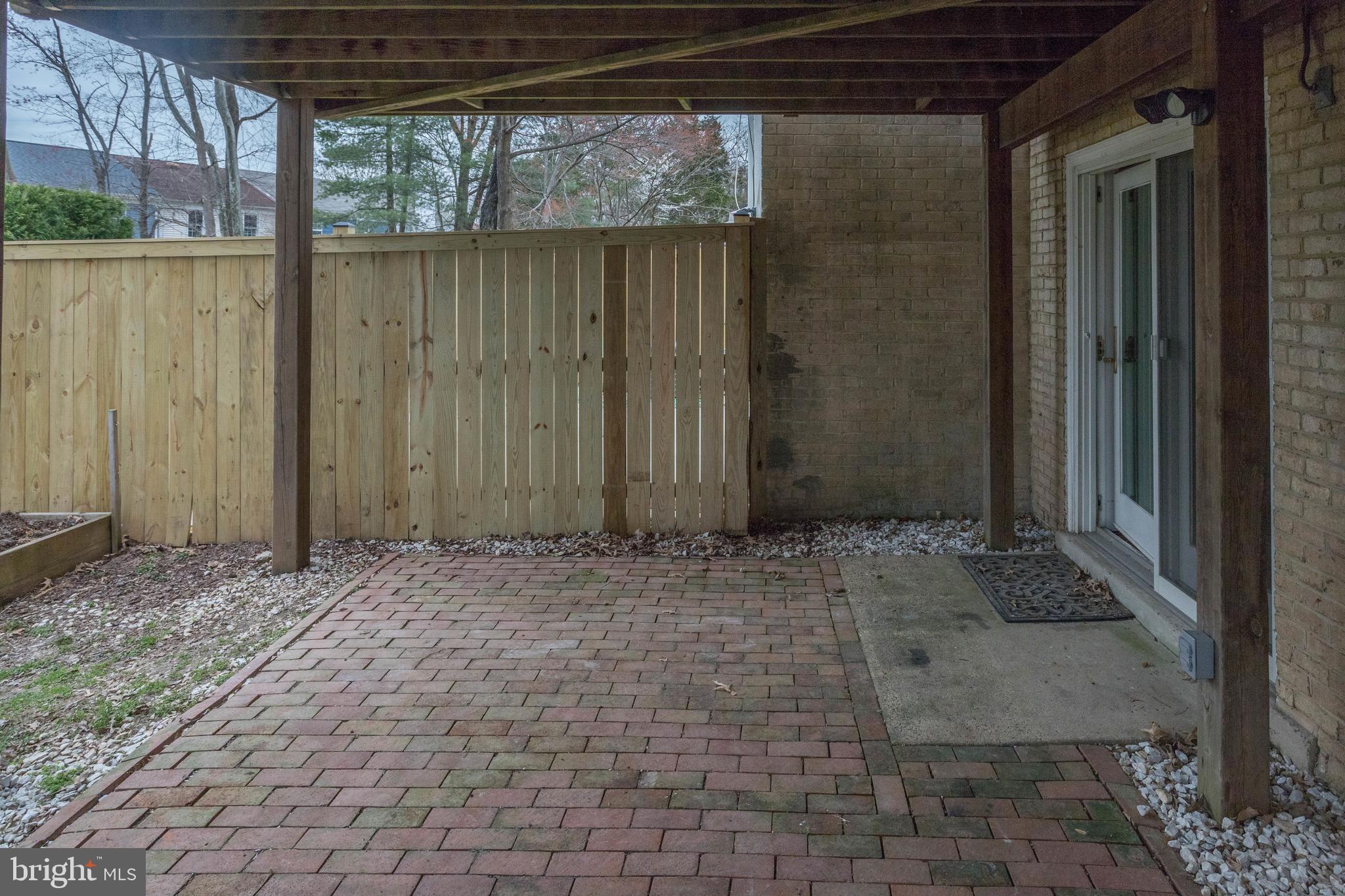 LONDON TOWNE - Residential