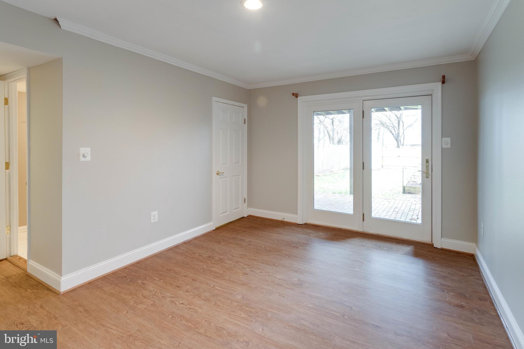 LONDON TOWNE - Residential