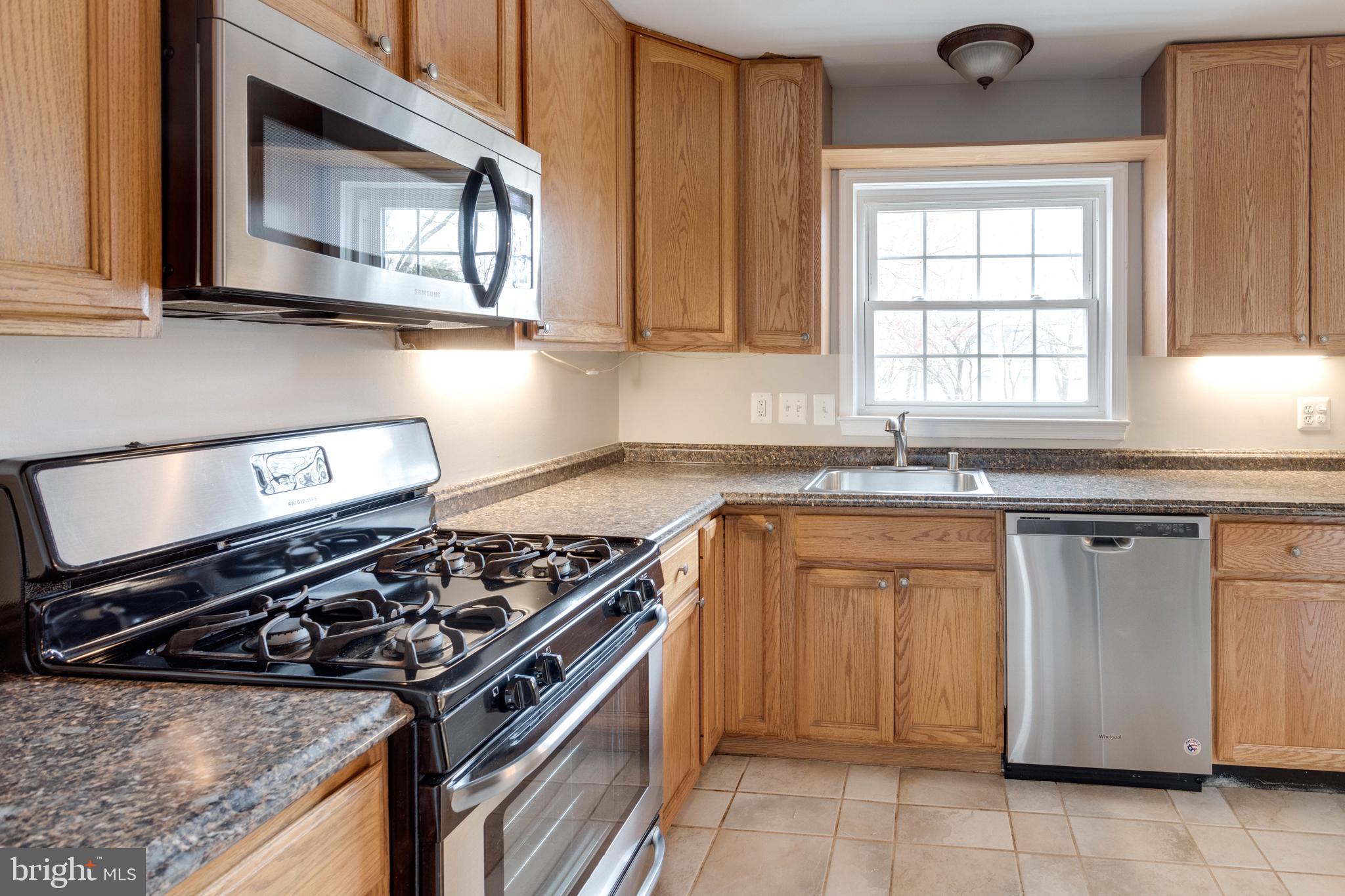 LONDON TOWNE - Residential