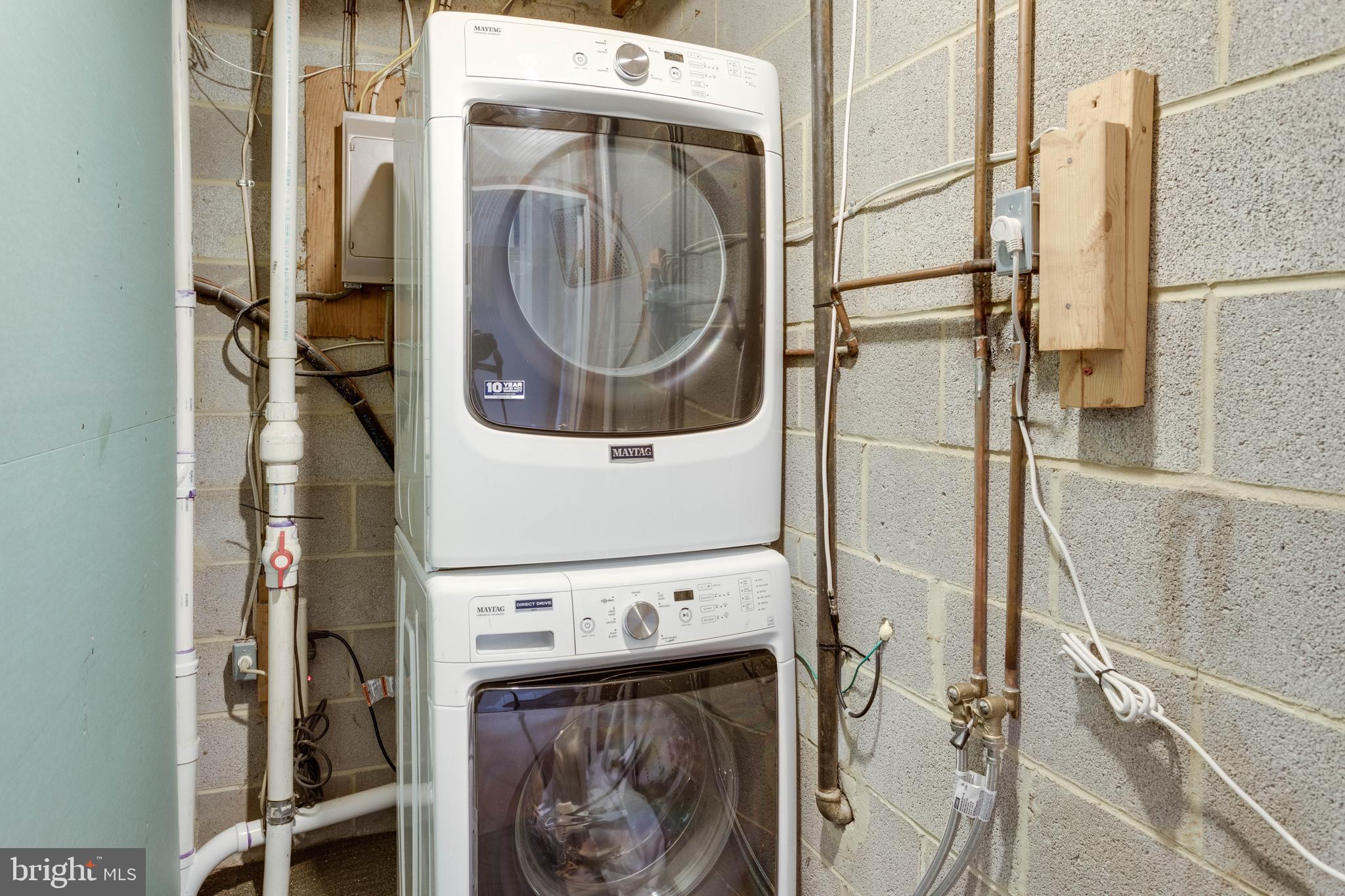 LONDON TOWNE - Residential