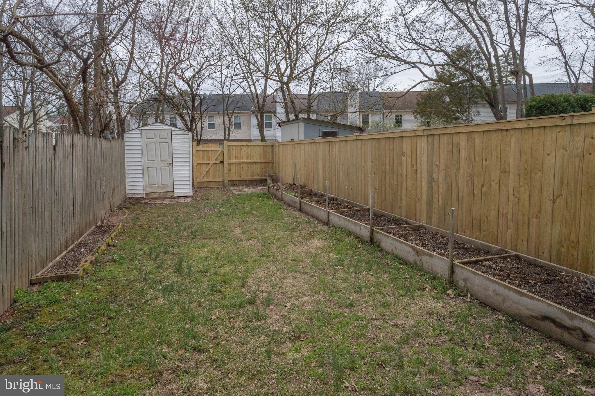 LONDON TOWNE - Residential