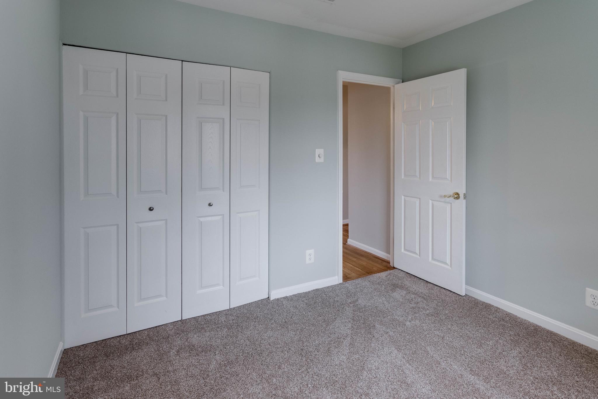 LONDON TOWNE - Residential