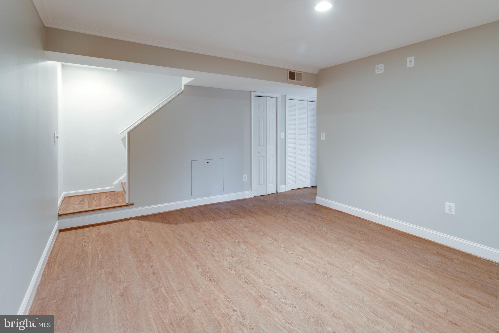 LONDON TOWNE - Residential