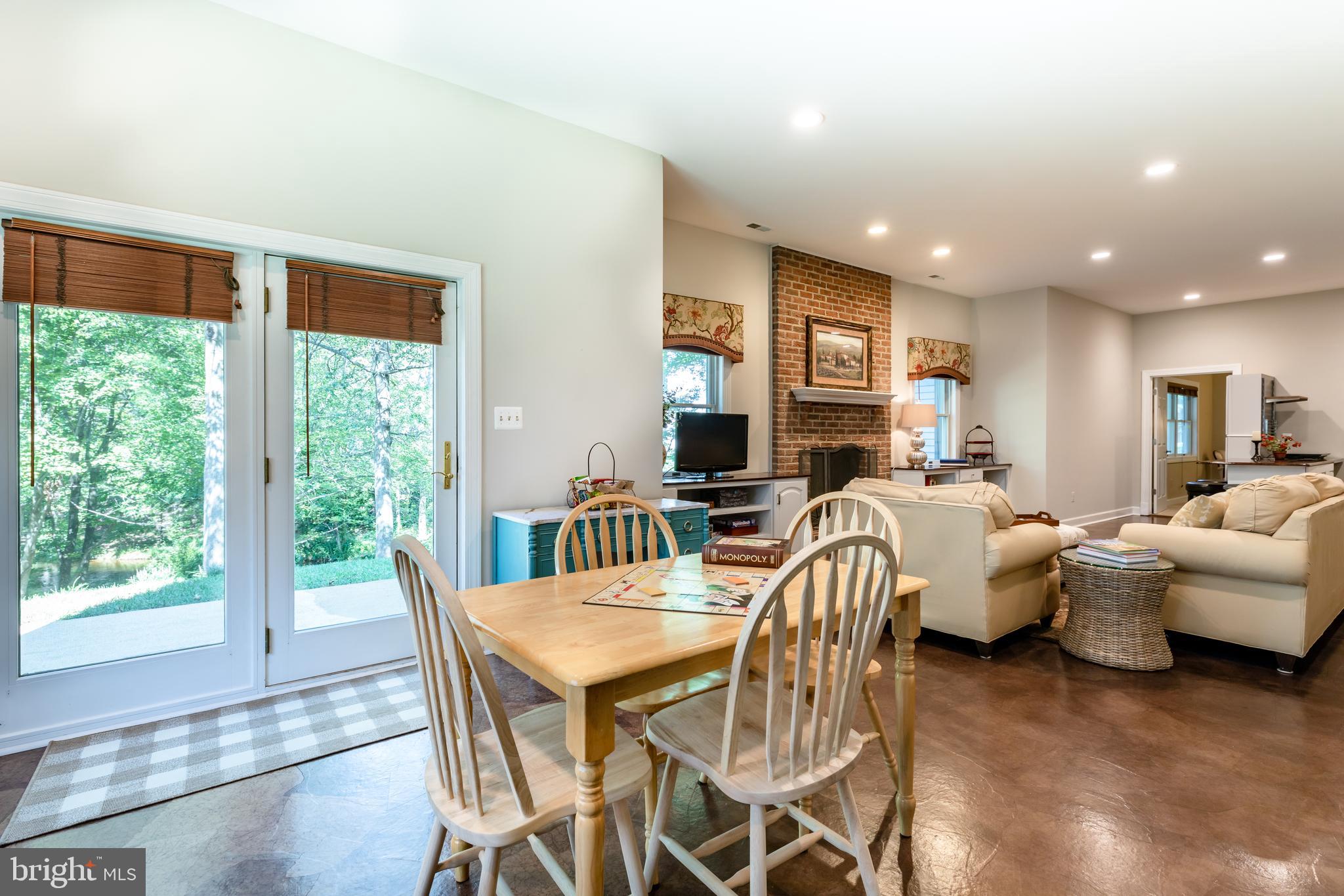 WOODLAND LAKE - Residential