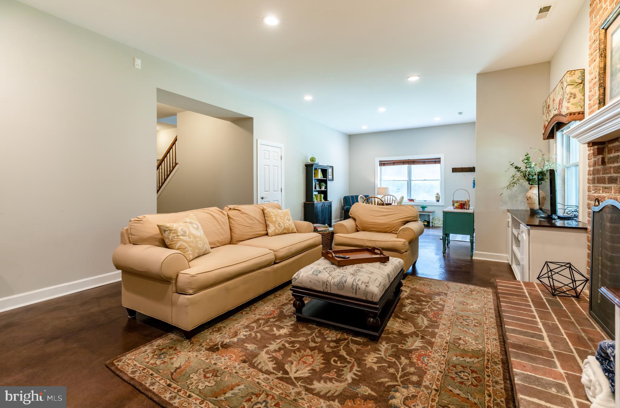 WOODLAND LAKE - Residential