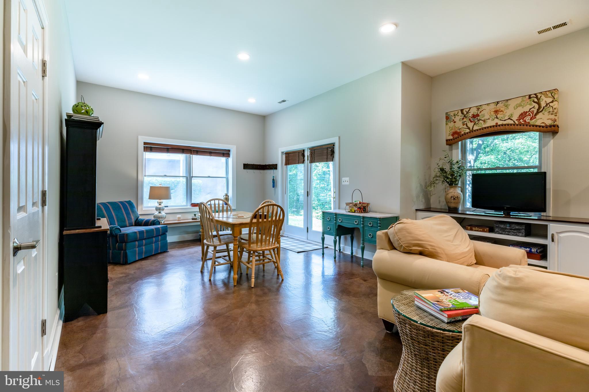 WOODLAND LAKE - Residential