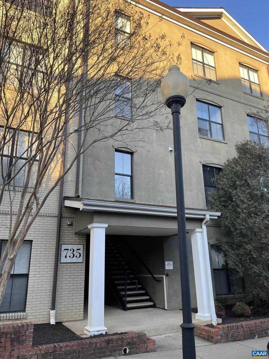 Available for rent! Superb location in Midtown Charlottesville, this amenity rich community is conveniently located near the Historic Downtown Mall, Farmers Market, UVA Medical Center, UVA Grounds as well as numerous Cafe's , Restaurants and Amtrak Station.  This unit is on the 4th Floor.  No elevator.  Pool, Fitness Center and Clubhouse included in rent.