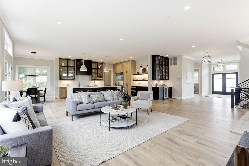 Photo of 7205 Bayside Court, MCLEAN, VA 22101 (MLS # VAFX2276750)