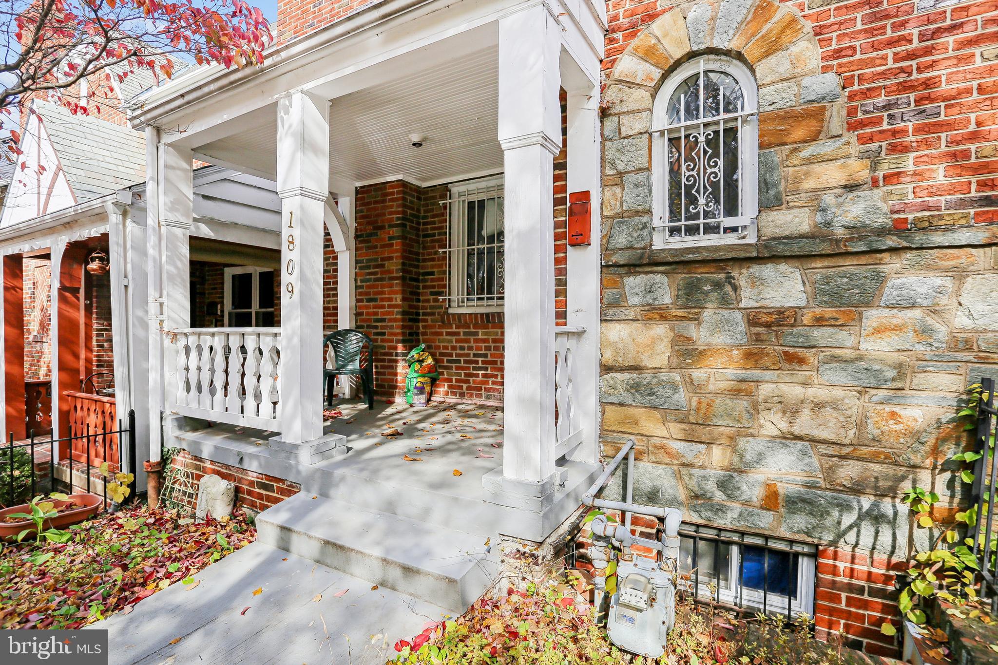 1809 INGLESIDE TERRACE NW