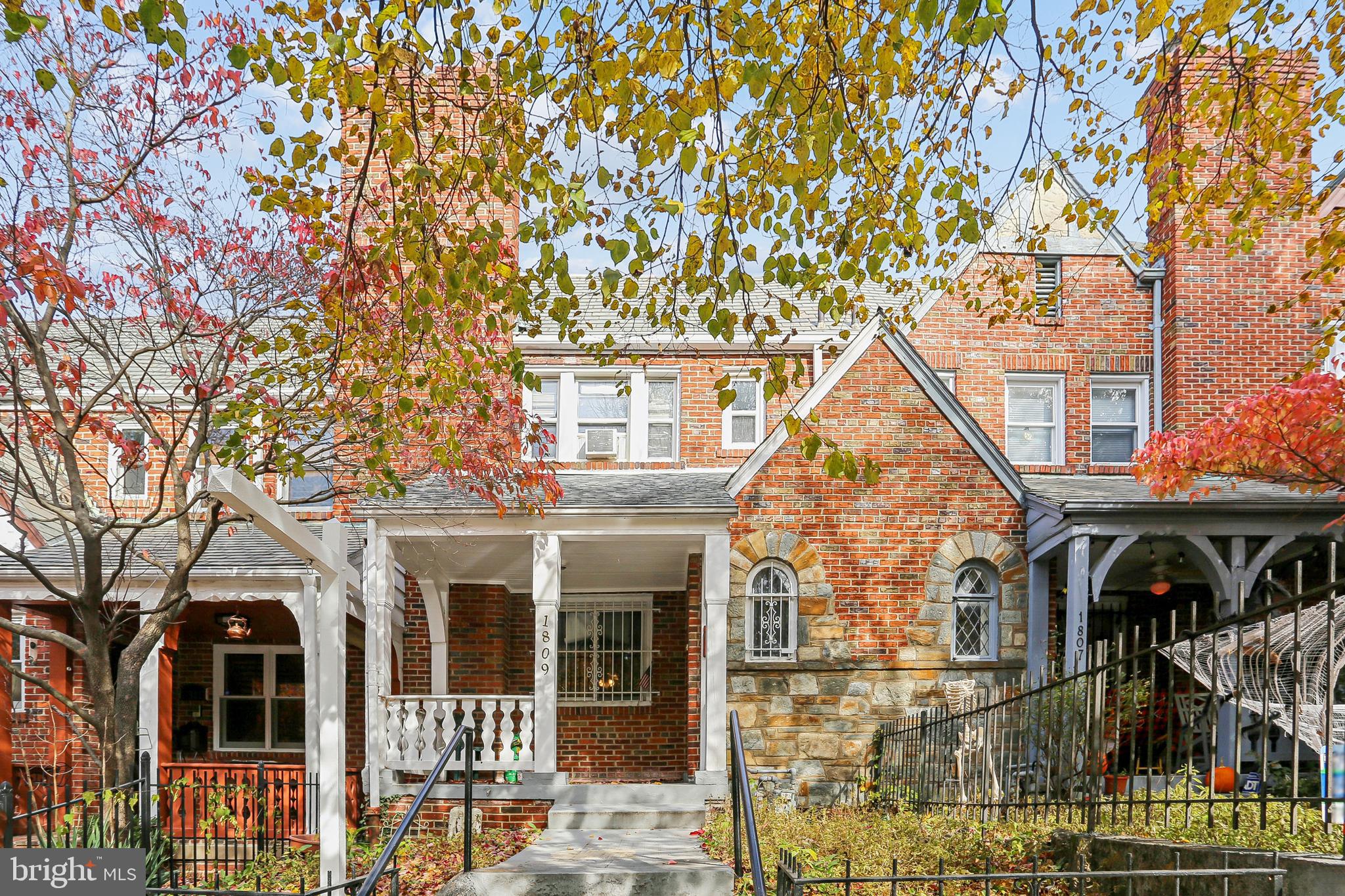 1809 INGLESIDE TERRACE NW