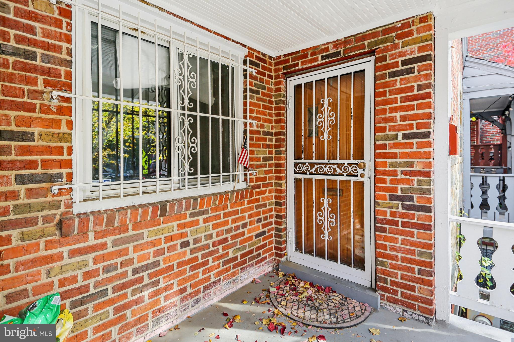 1809 INGLESIDE TERRACE NW