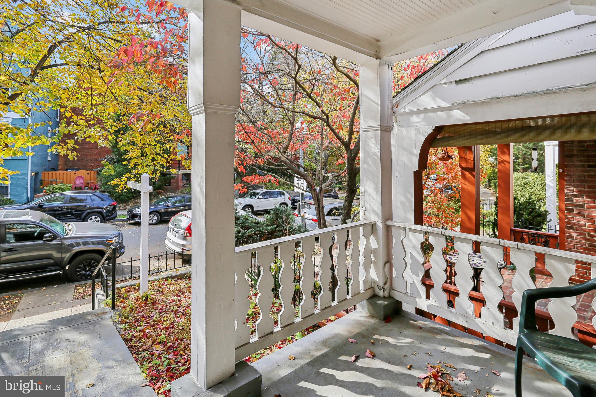 1809 INGLESIDE TERRACE NW