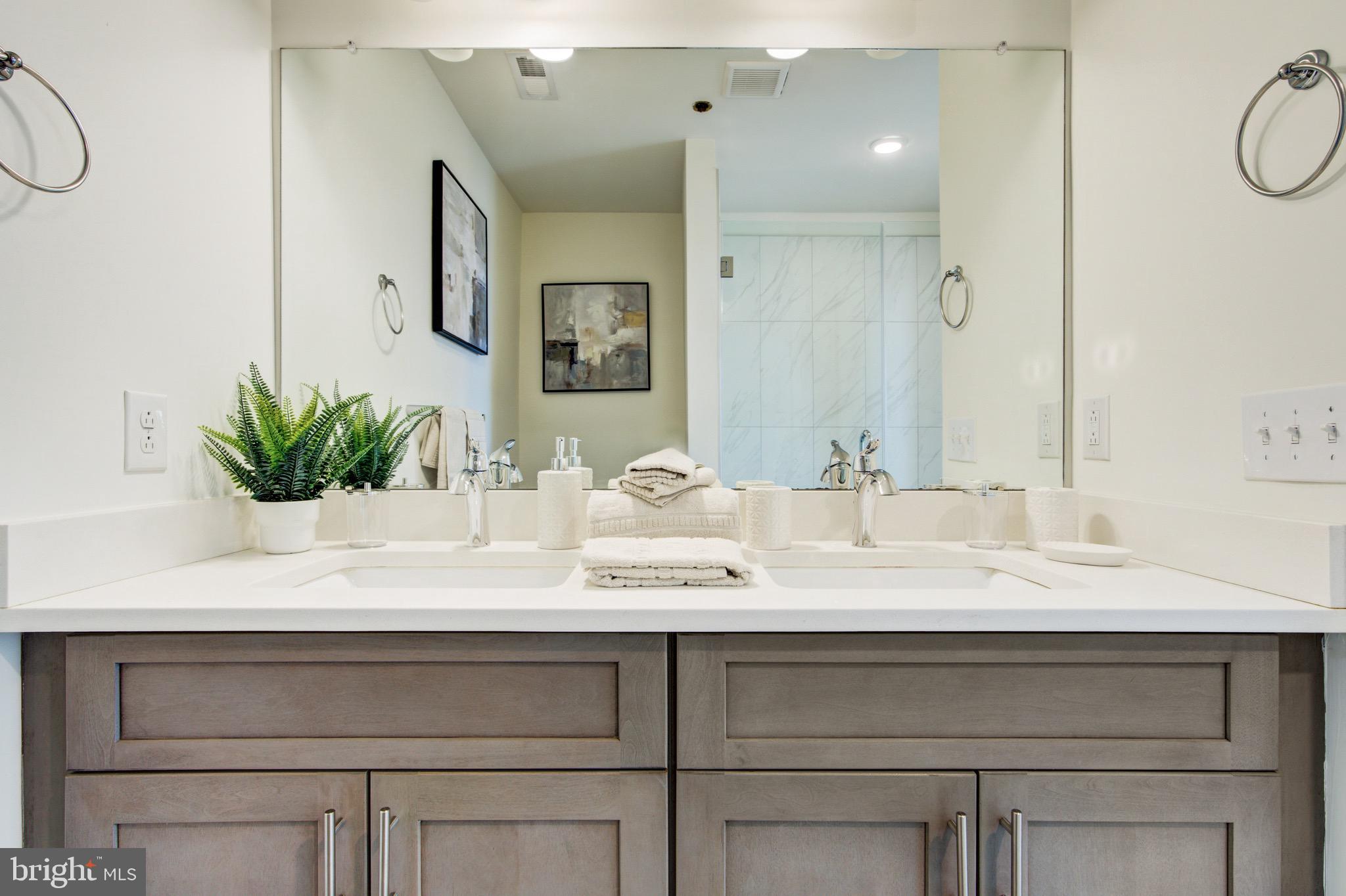 EAST KENSINGTON - Residential