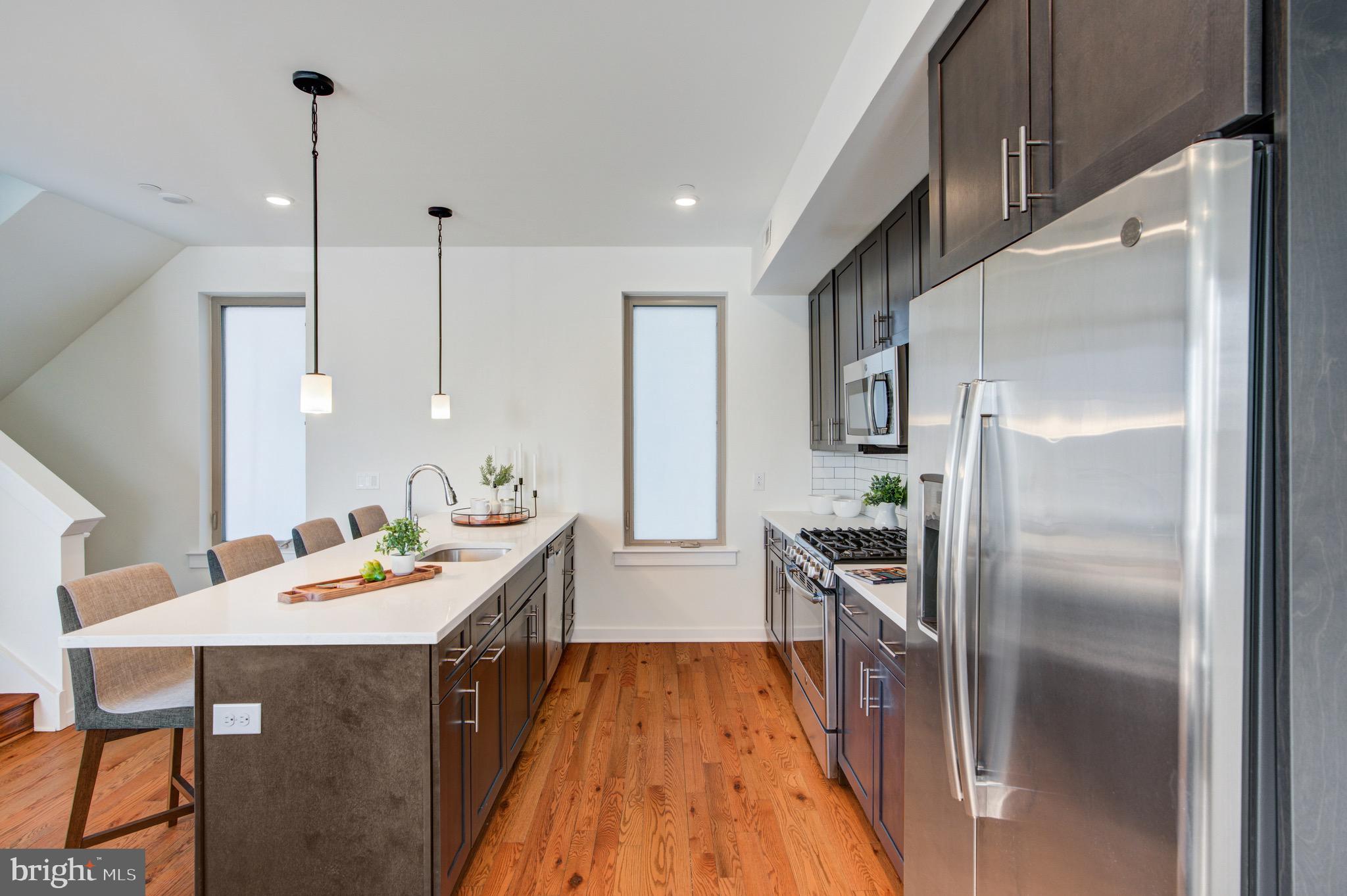 EAST KENSINGTON - Residential