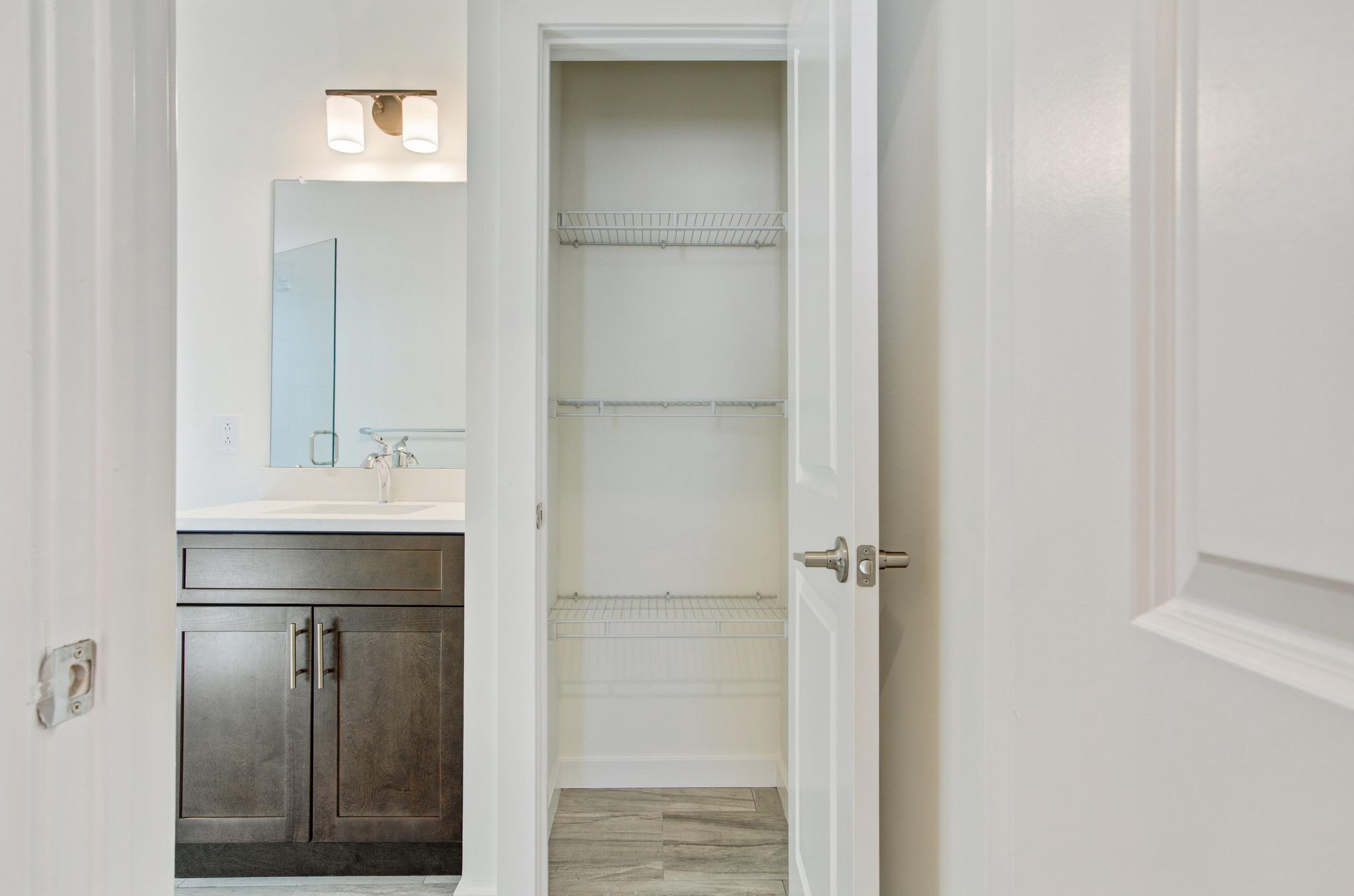 EAST KENSINGTON - Residential