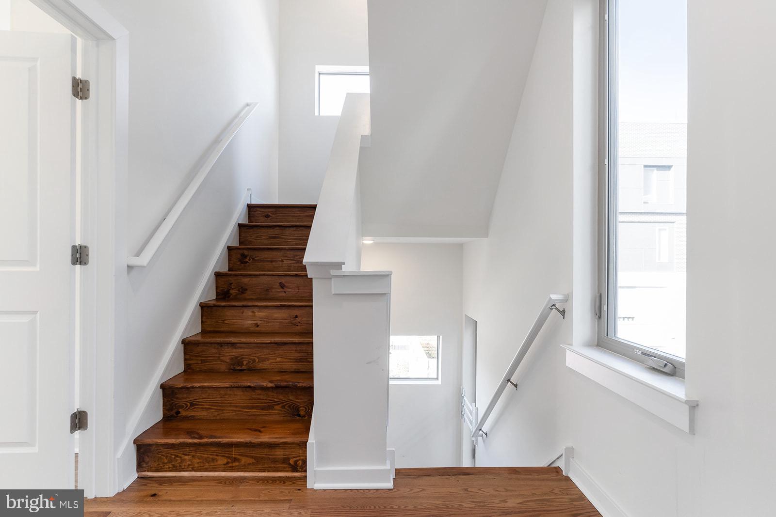 EAST KENSINGTON - Residential