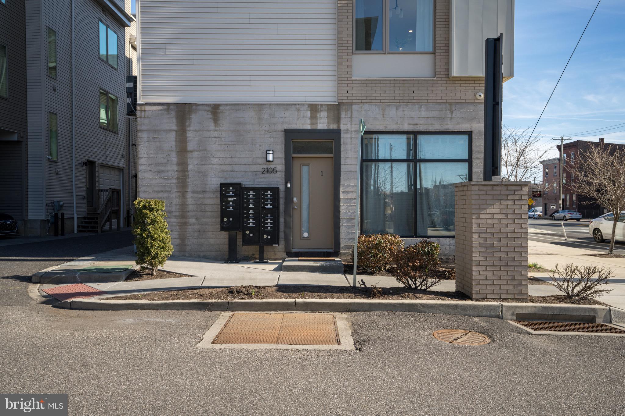 EAST KENSINGTON - Residential