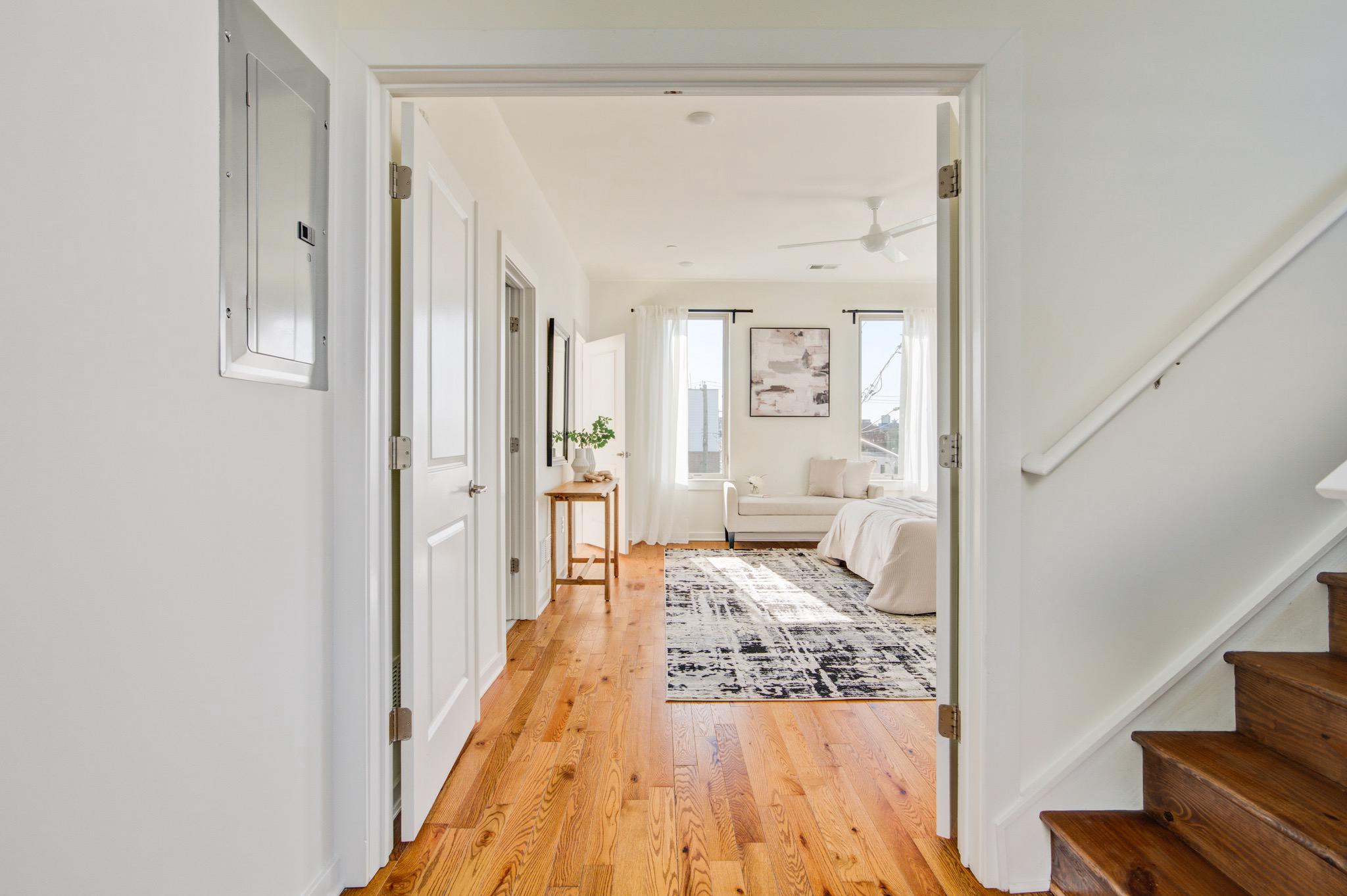 EAST KENSINGTON - Residential