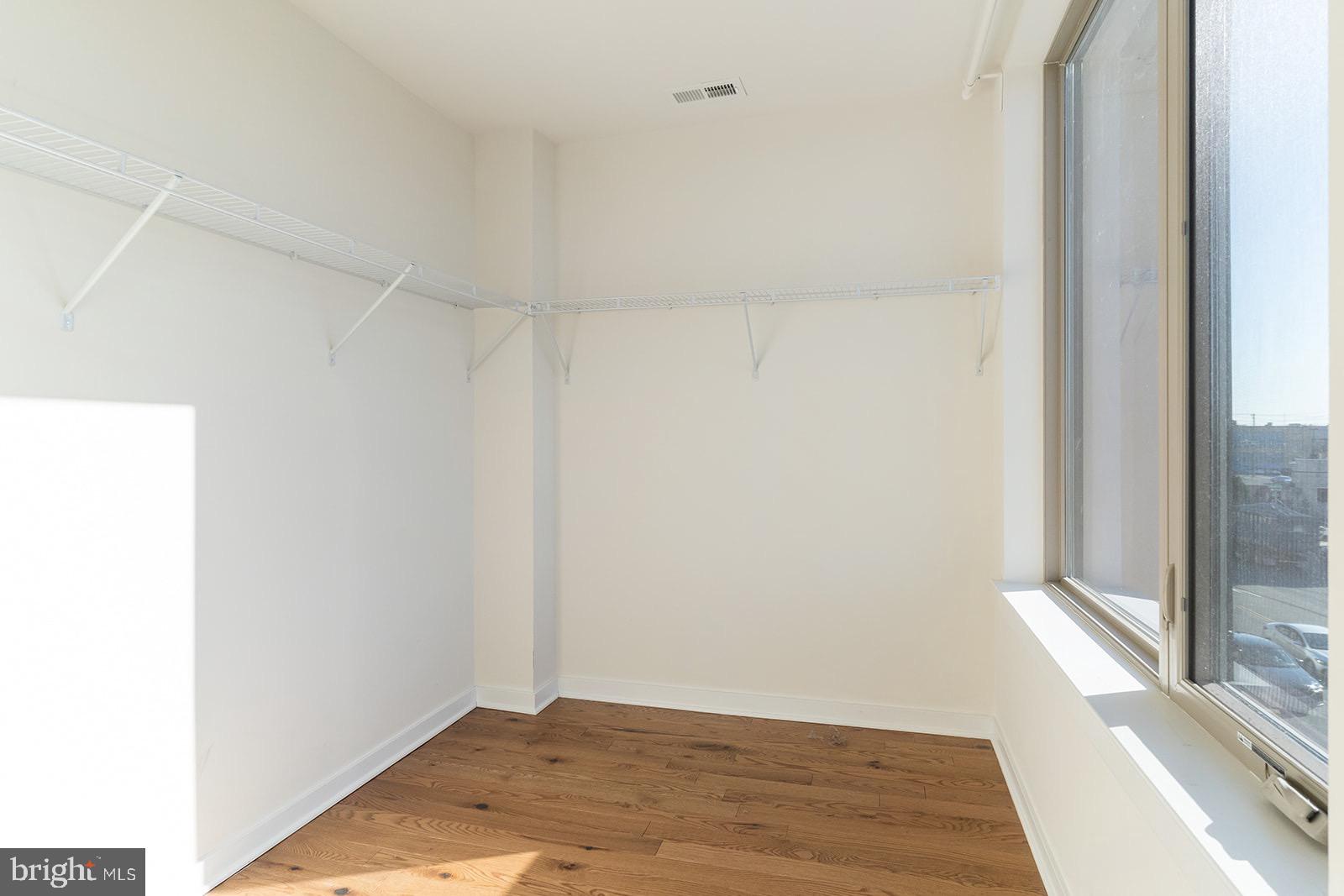 EAST KENSINGTON - Residential