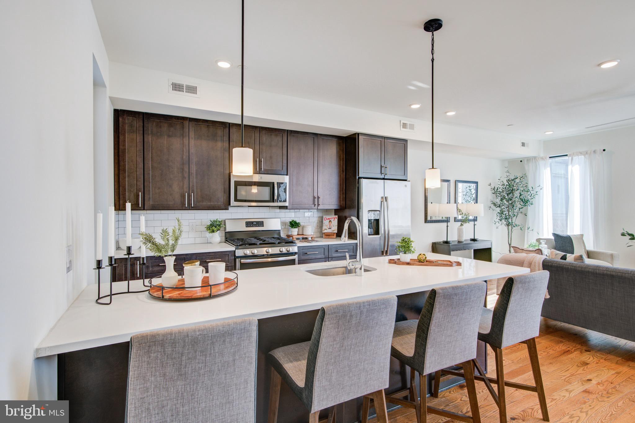 EAST KENSINGTON - Residential