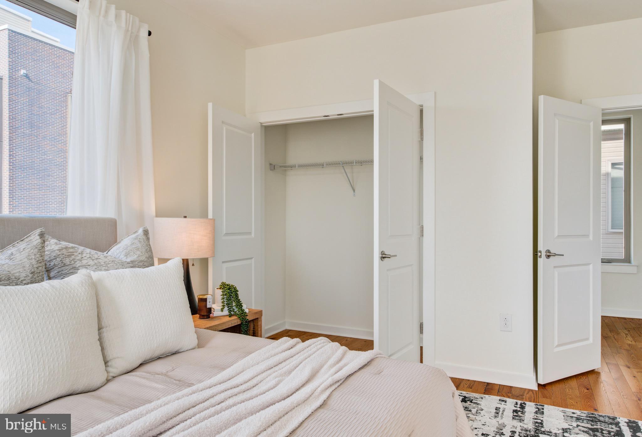 EAST KENSINGTON - Residential