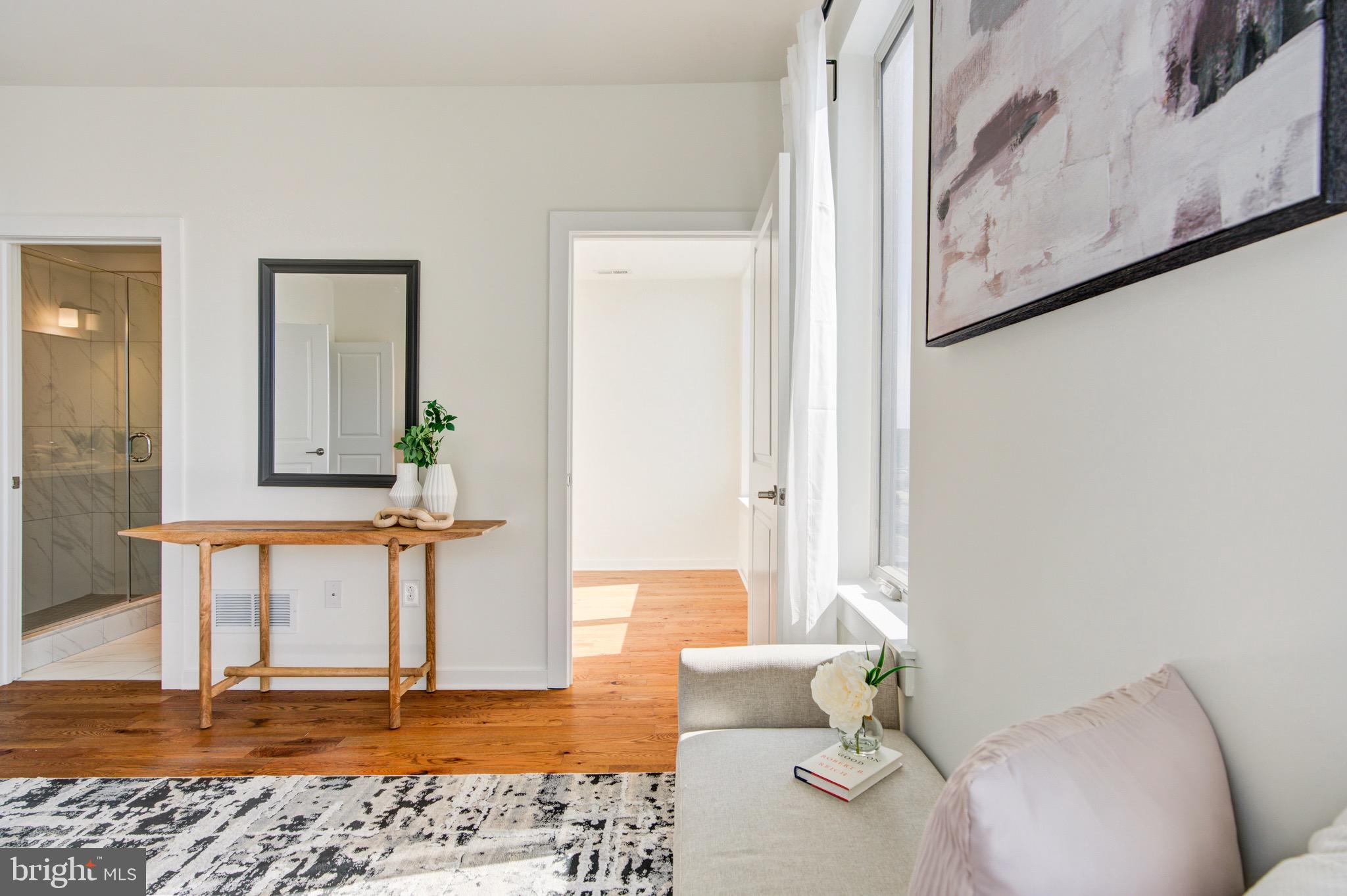 EAST KENSINGTON - Residential