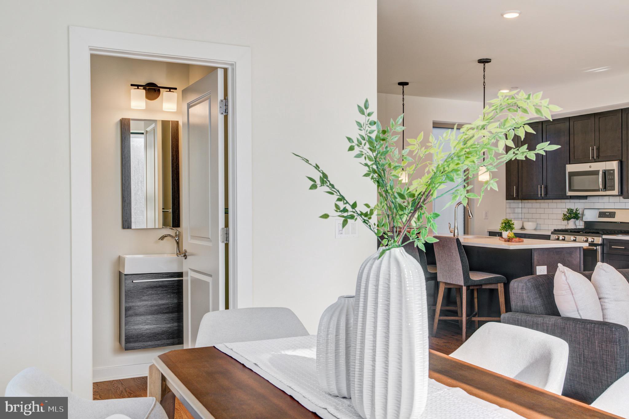 EAST KENSINGTON - Residential