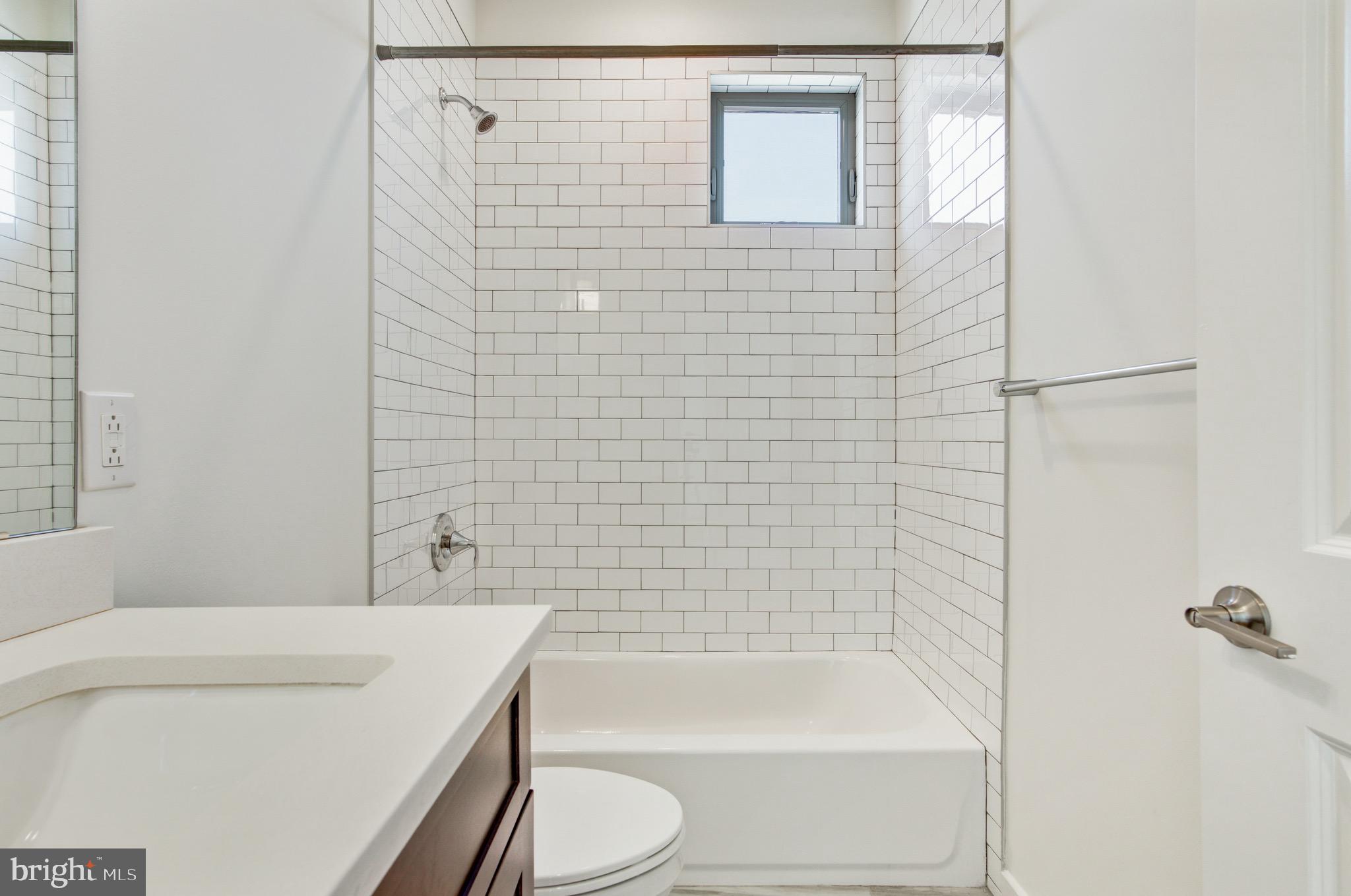 EAST KENSINGTON - Residential