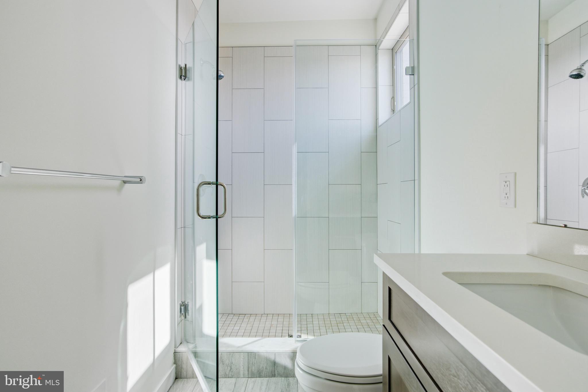 EAST KENSINGTON - Residential